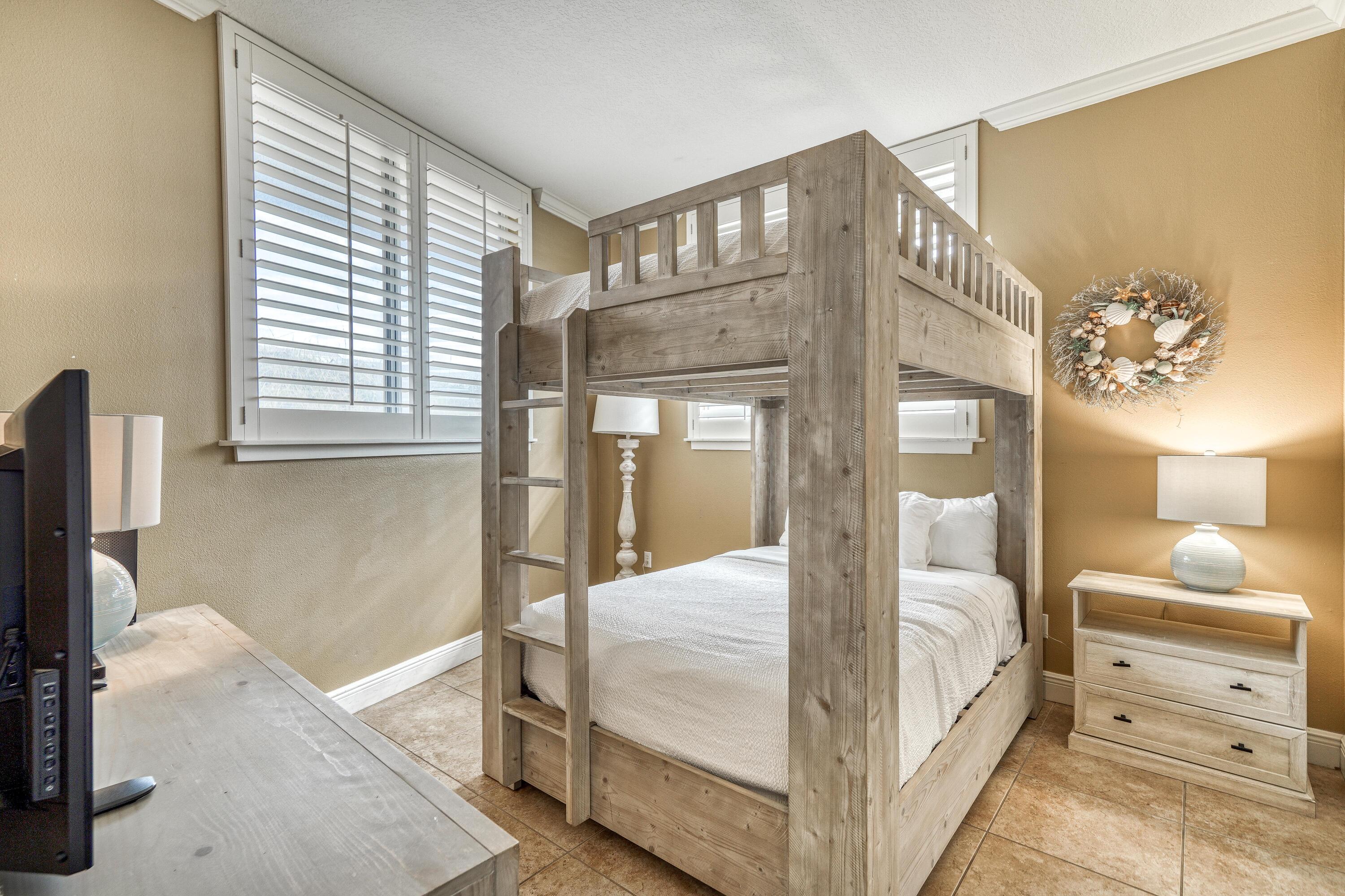 MAINSAIL CONDO PH 1 - Residential