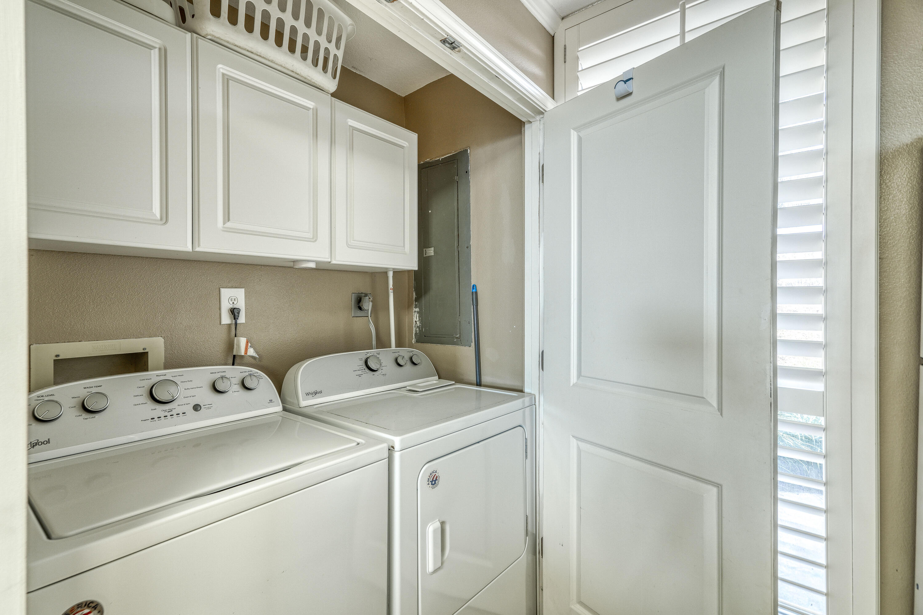 MAINSAIL CONDO PH 1 - Residential