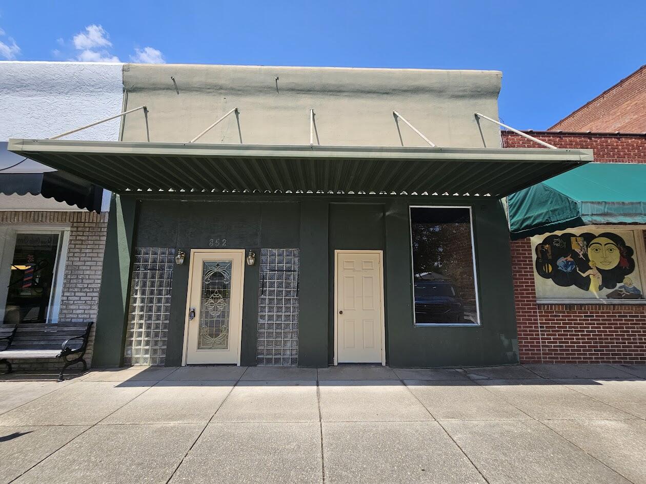 Vintage space in the historical district of Defuniak Springs perfect for a food and beverage venue. Located next door to the fabulous Chataqua Theater where the fabled Story Teller Tour showcases its renowned music events and shows. All information is deemed to be accurate but to be verified by recipients and suitability for intended use.