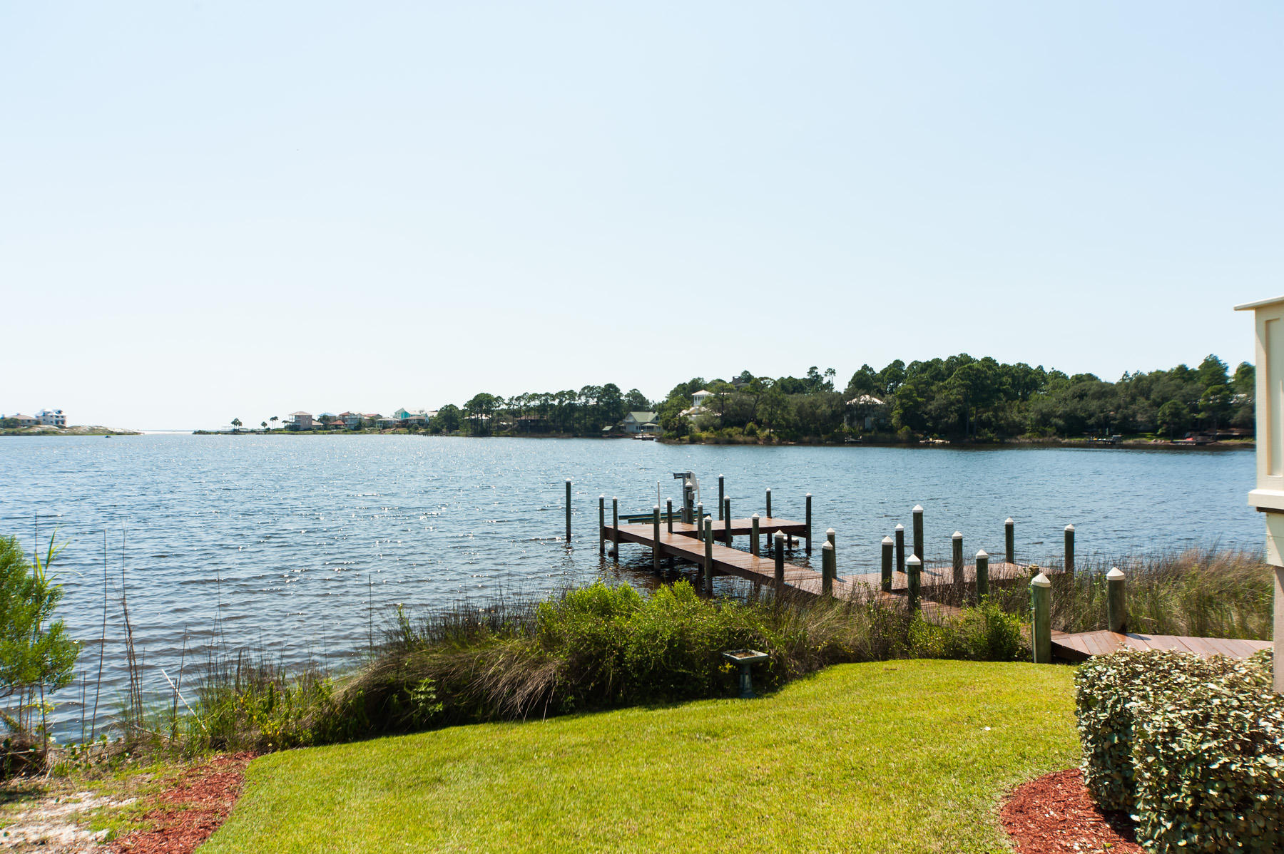 LAKEWOOD POINTE ESTATES - Residential