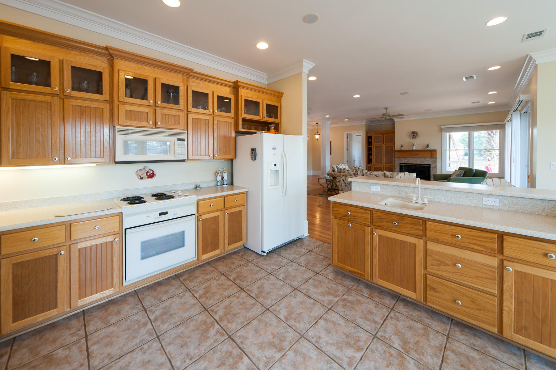 LAKEWOOD POINTE ESTATES - Residential