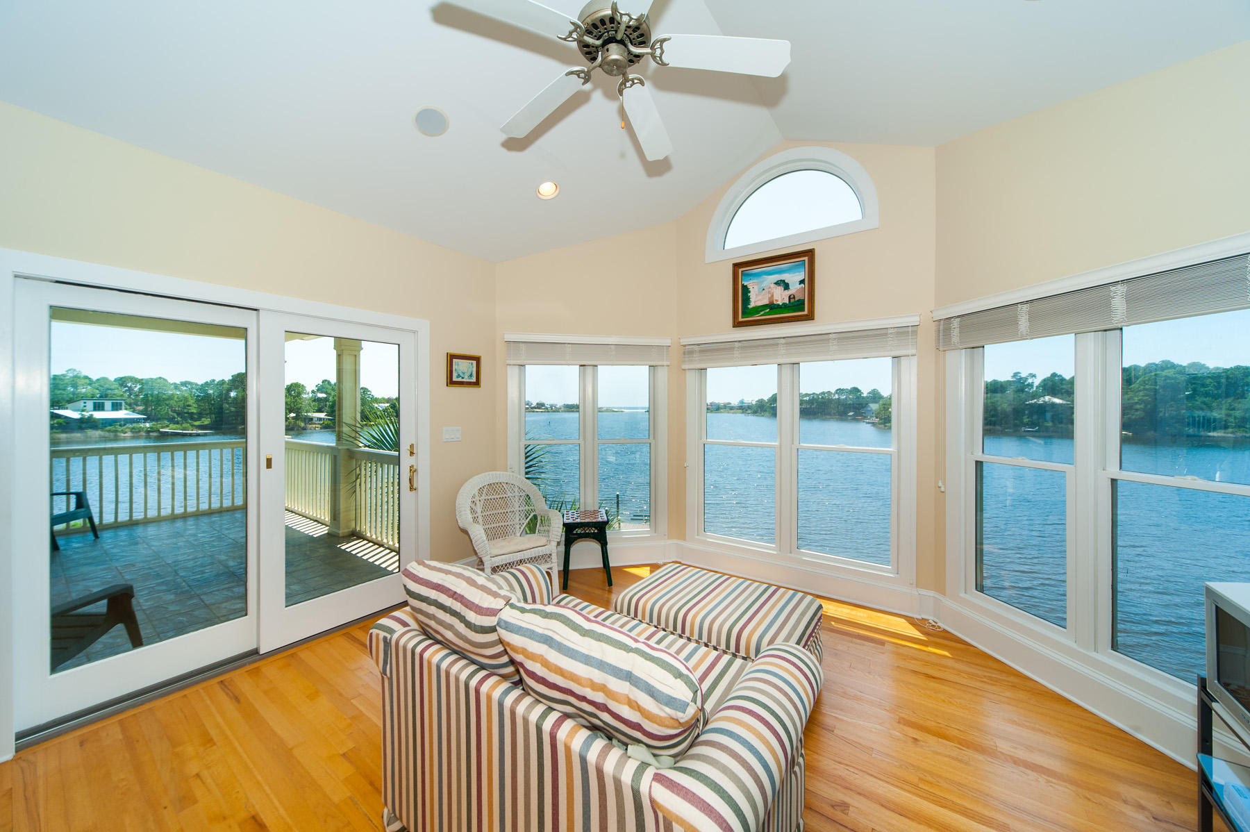 LAKEWOOD POINTE ESTATES - Residential