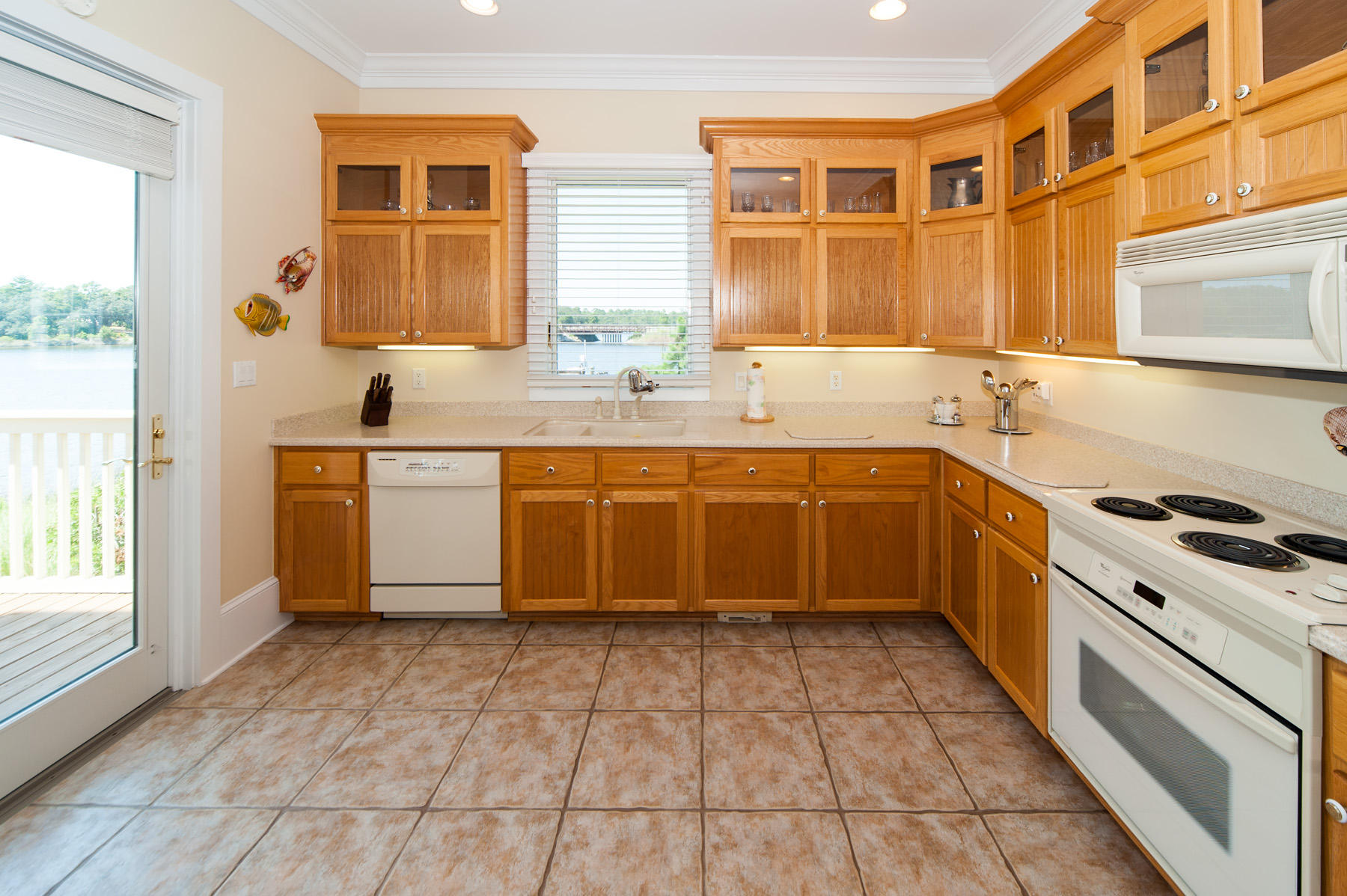 LAKEWOOD POINTE ESTATES - Residential