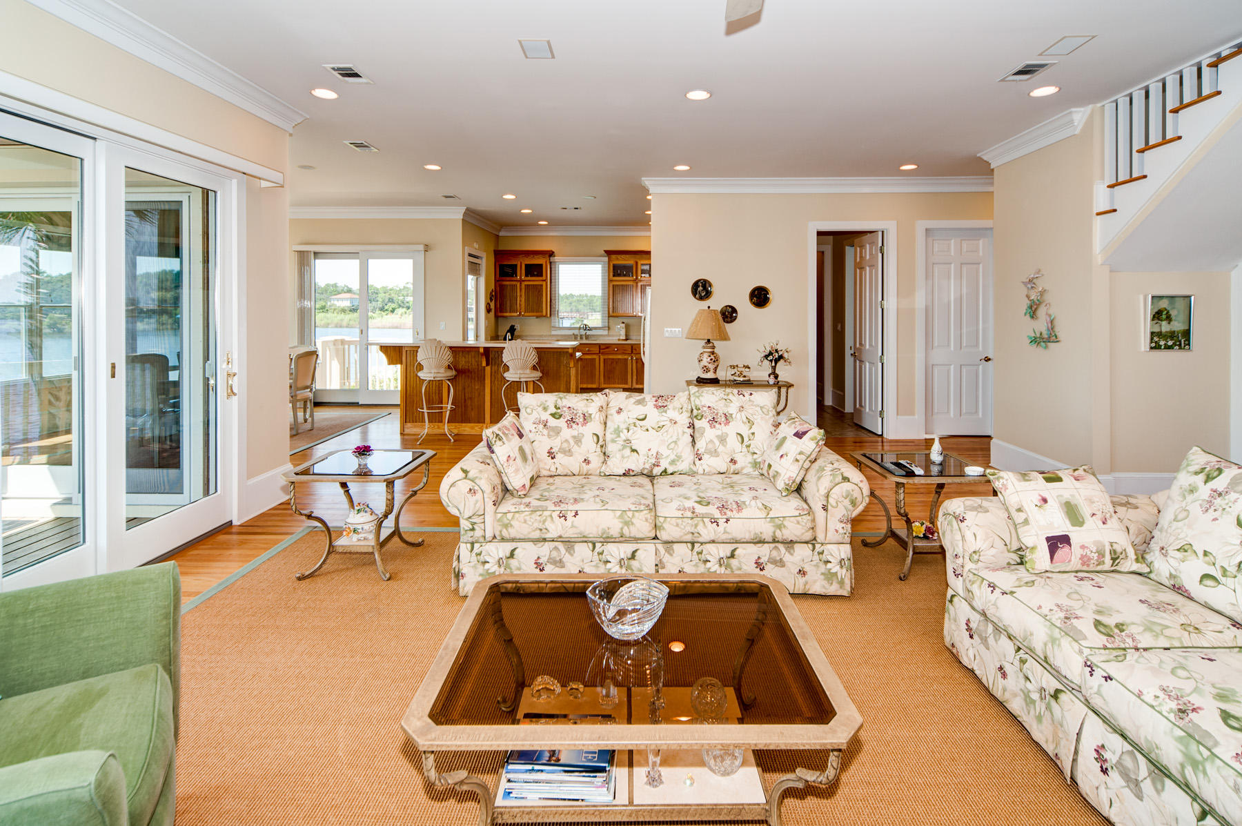 LAKEWOOD POINTE ESTATES - Residential