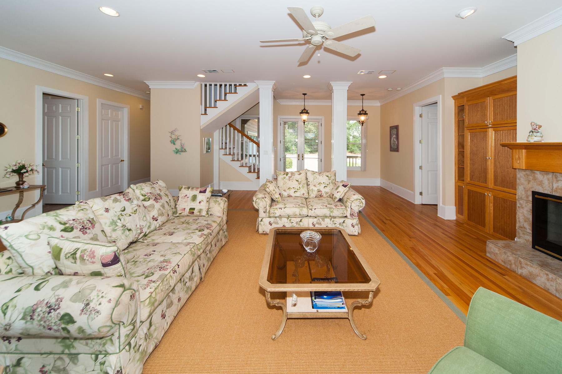 LAKEWOOD POINTE ESTATES - Residential