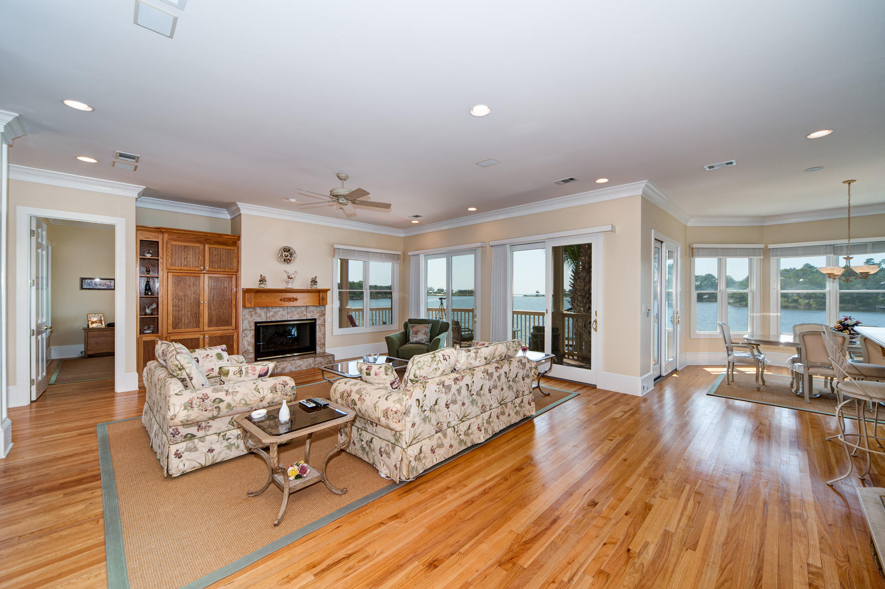 LAKEWOOD POINTE ESTATES - Residential