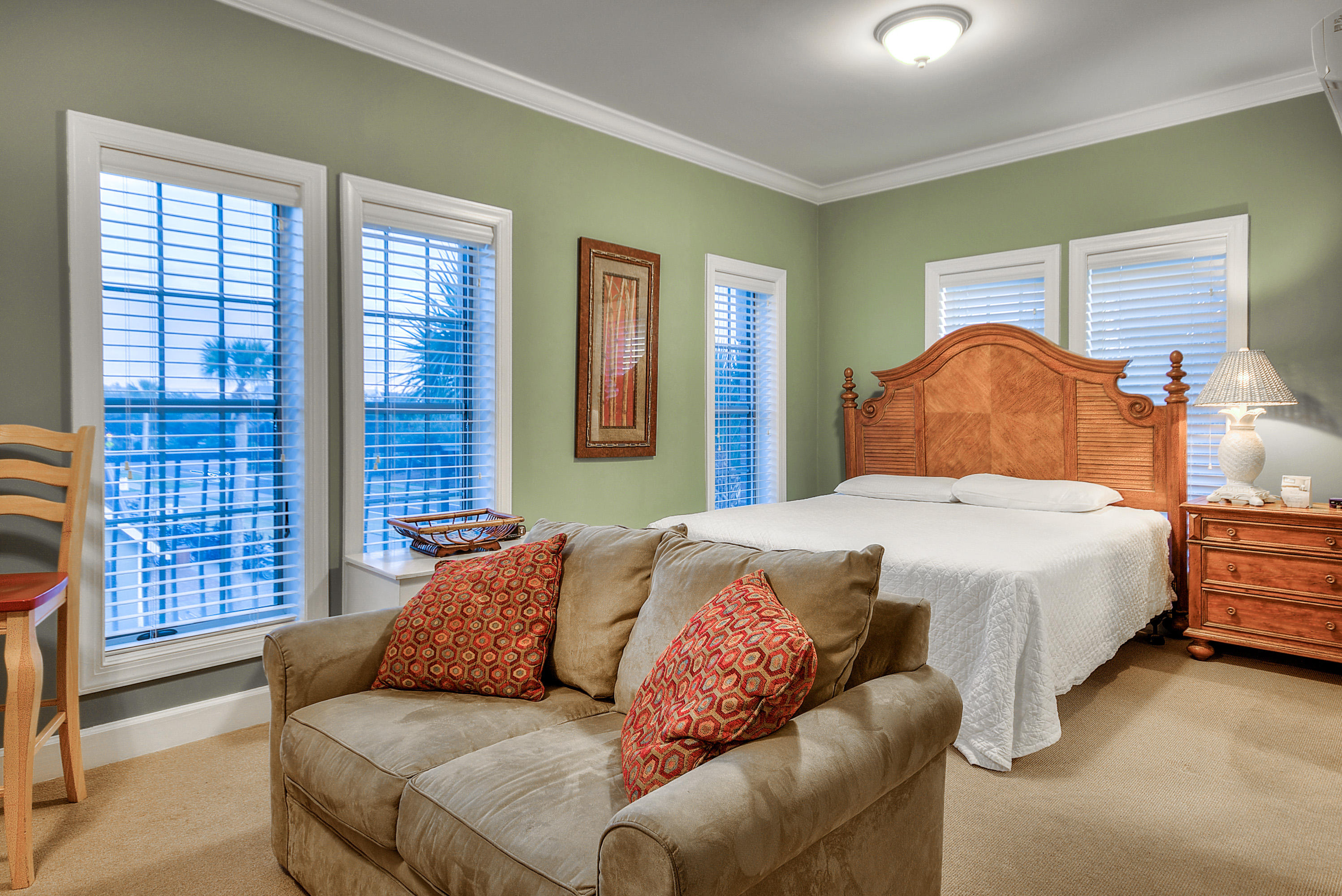 Great Beach Getaway in the perfect location to activity , restaurants and the beach.Located in Seacrest between Rosemary Beach and Alys Beach. Walk or bike to all activities and beach or tram service to Beach is offered. End unit with lots of windows. Great rental potential