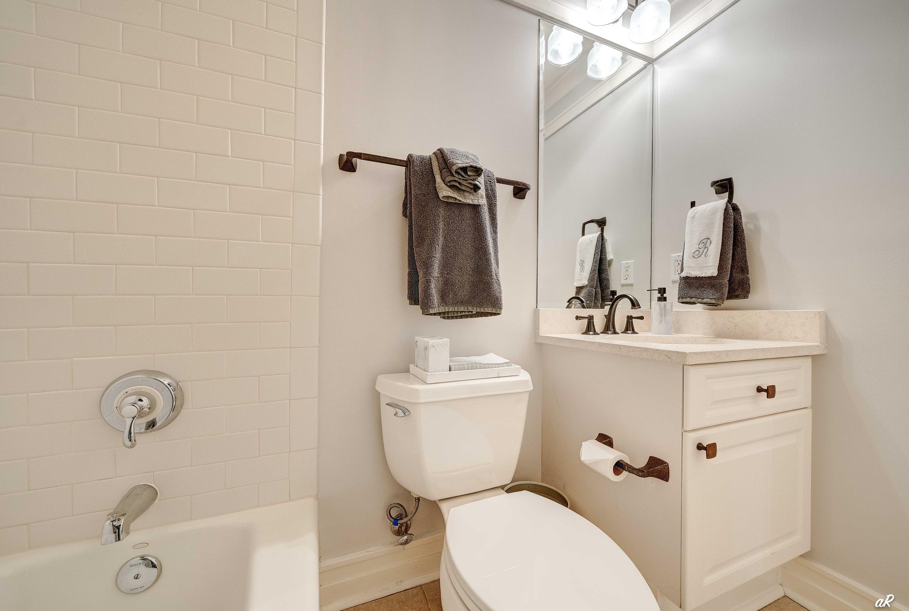 LAKESIDE LODGE AT PROSPECT POINT - Residential