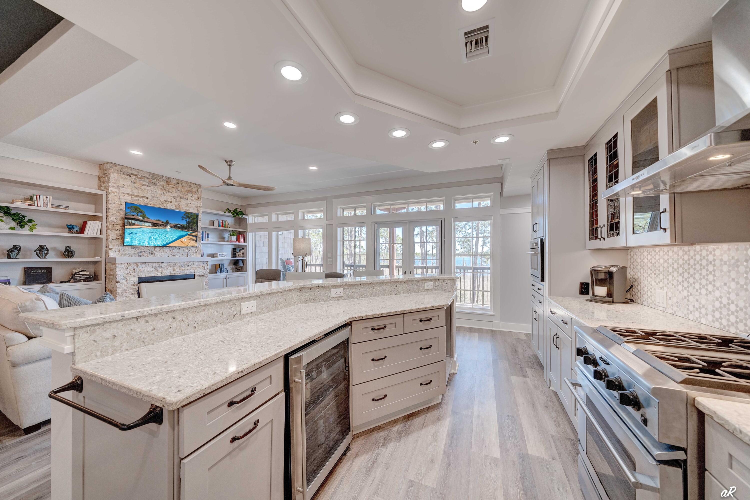 LAKESIDE LODGE AT PROSPECT POINT - Residential