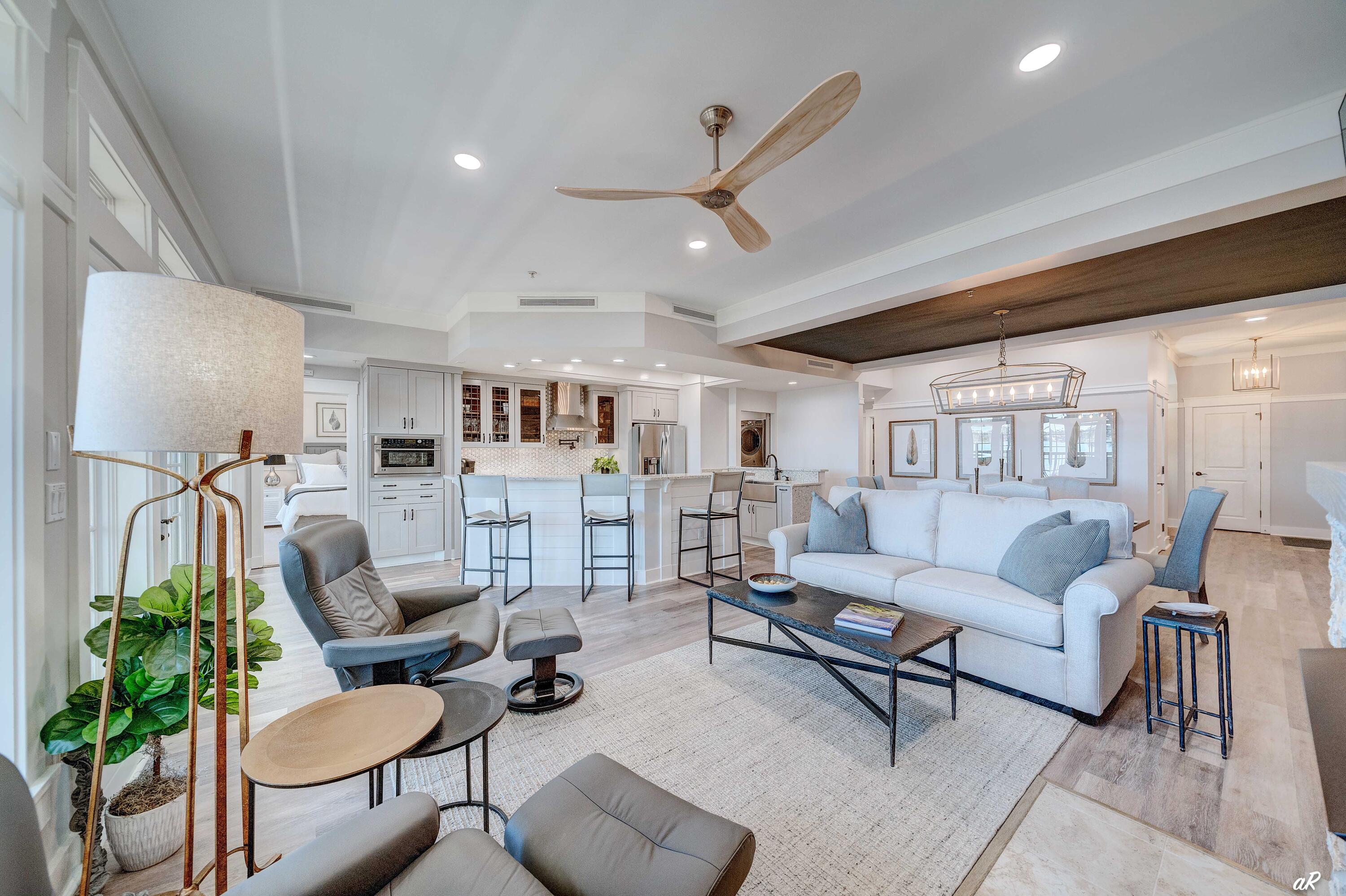 LAKESIDE LODGE AT PROSPECT POINT - Residential