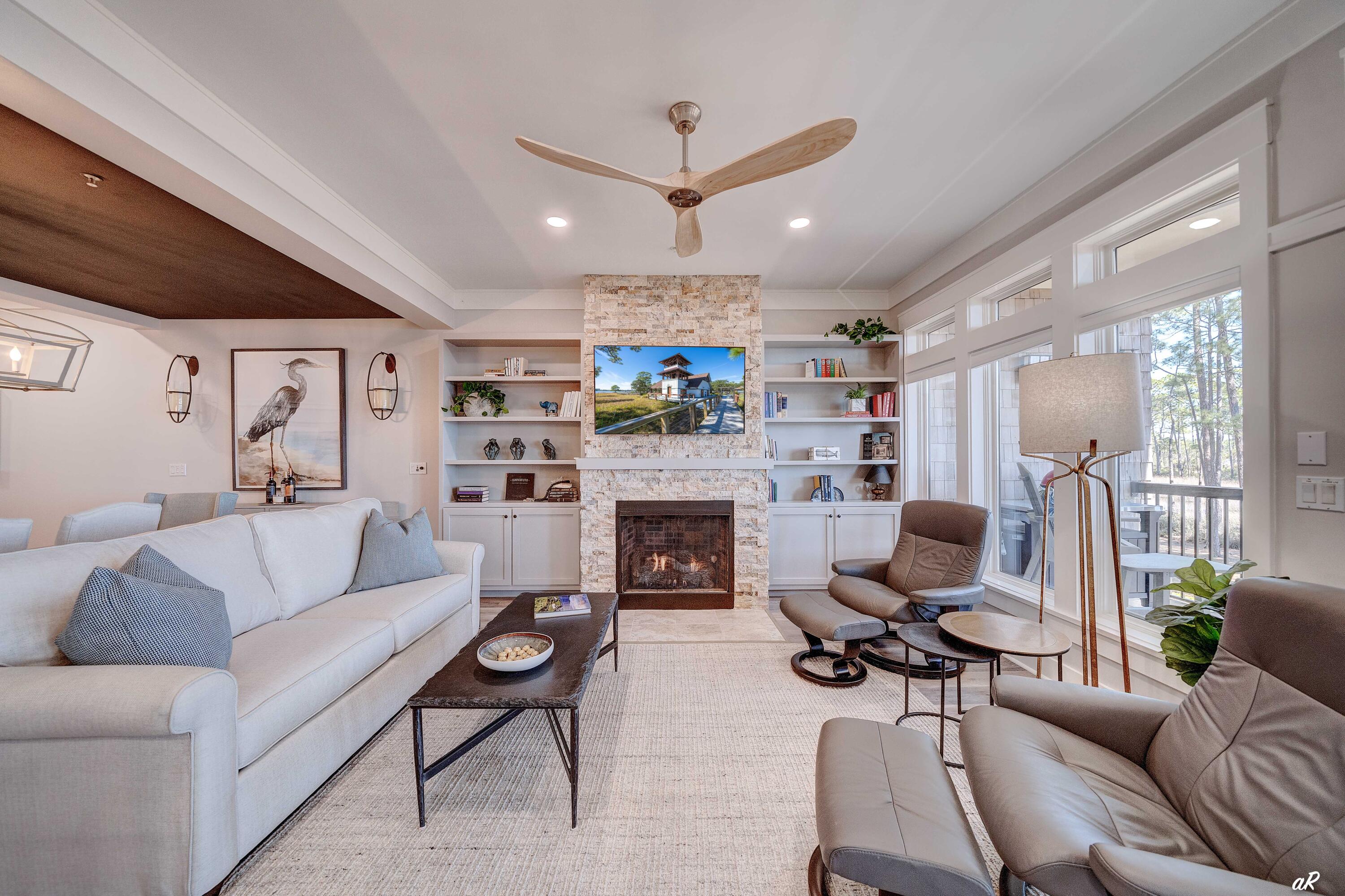 LAKESIDE LODGE AT PROSPECT POINT - Residential