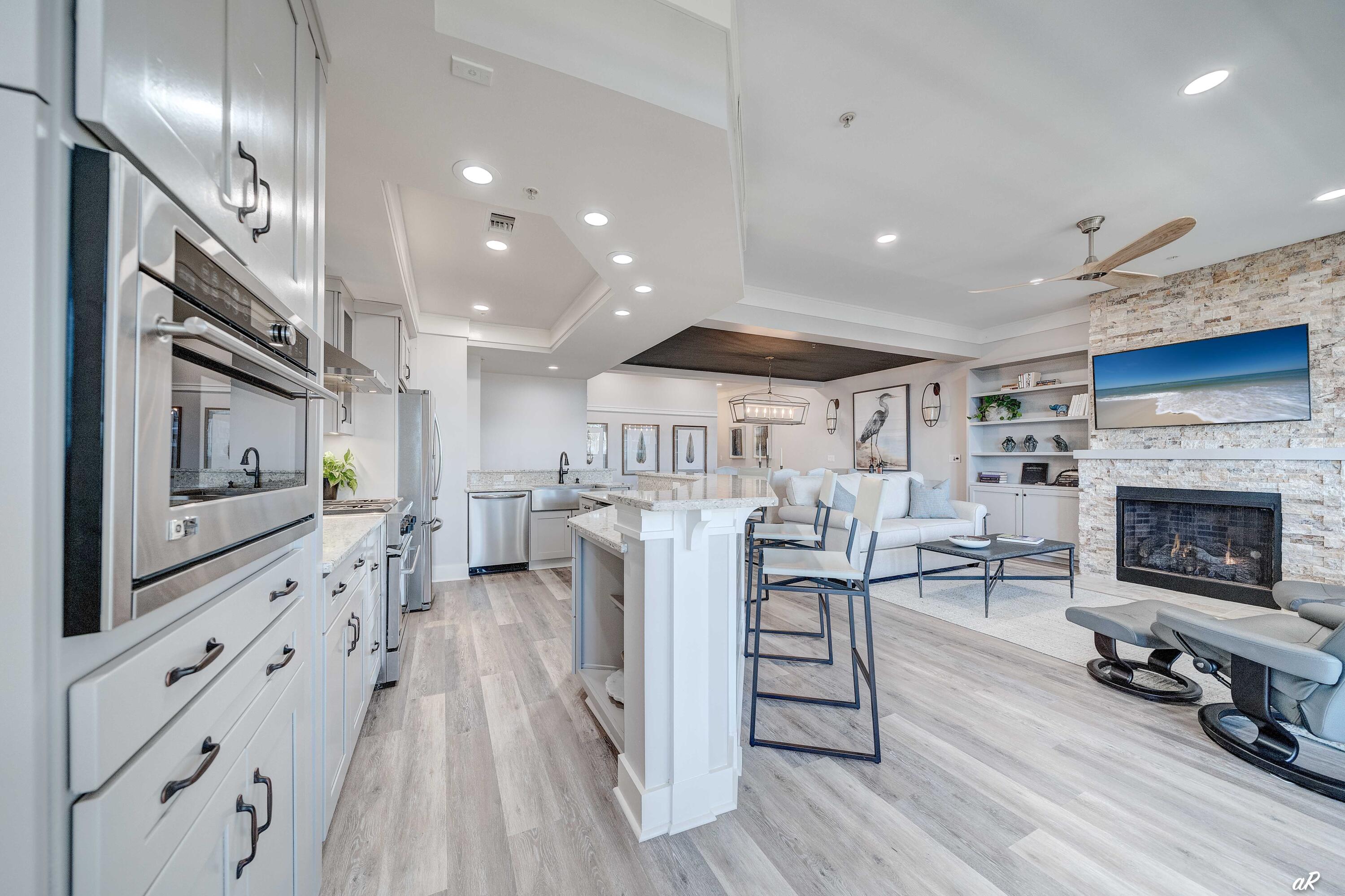 LAKESIDE LODGE AT PROSPECT POINT - Residential