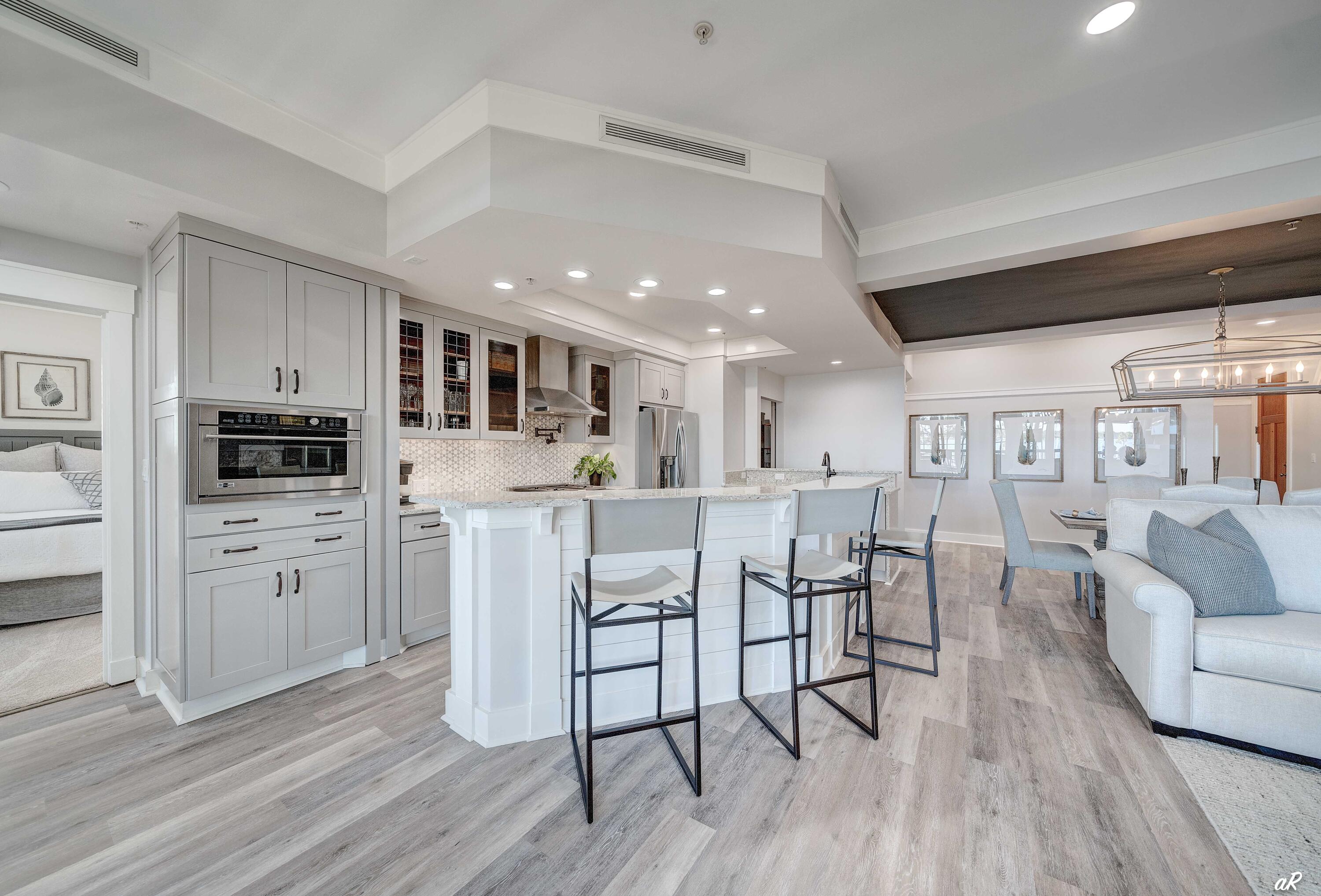 LAKESIDE LODGE AT PROSPECT POINT - Residential