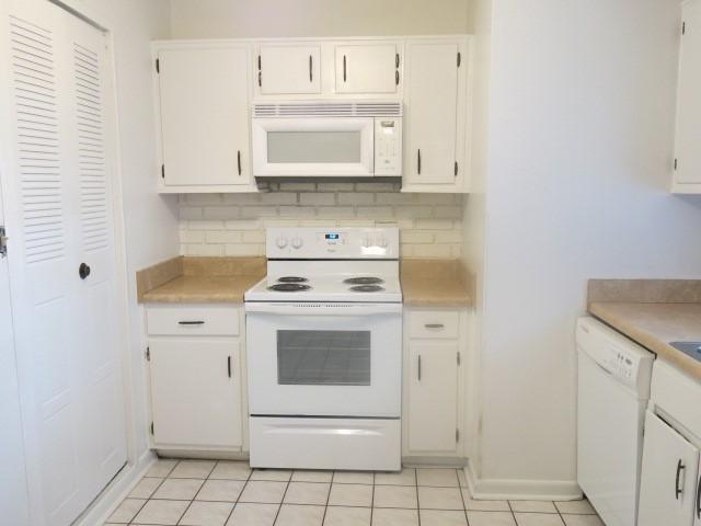 PORT DIXIE - Residential Lease