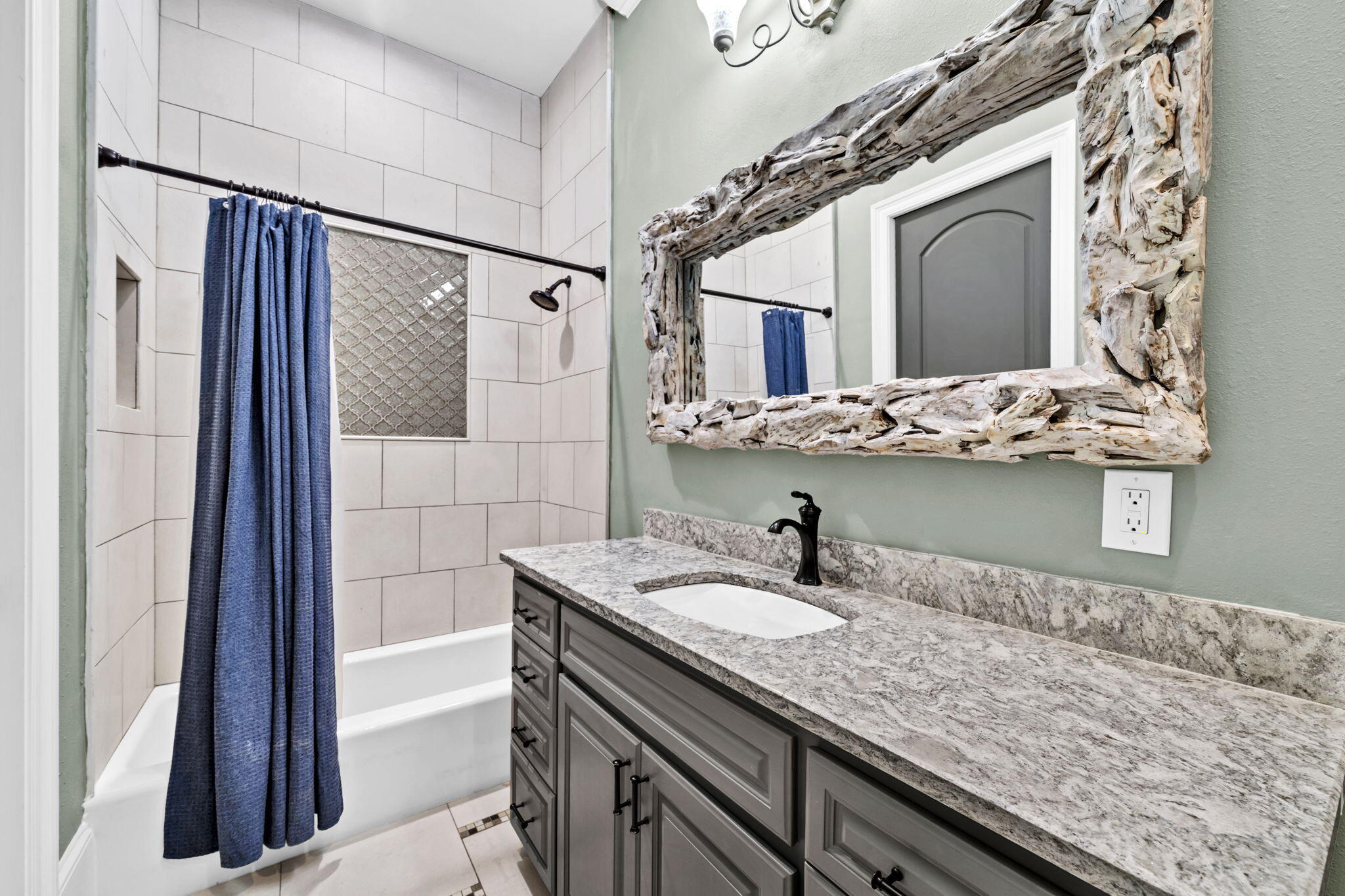 BURNT PINE - Residential