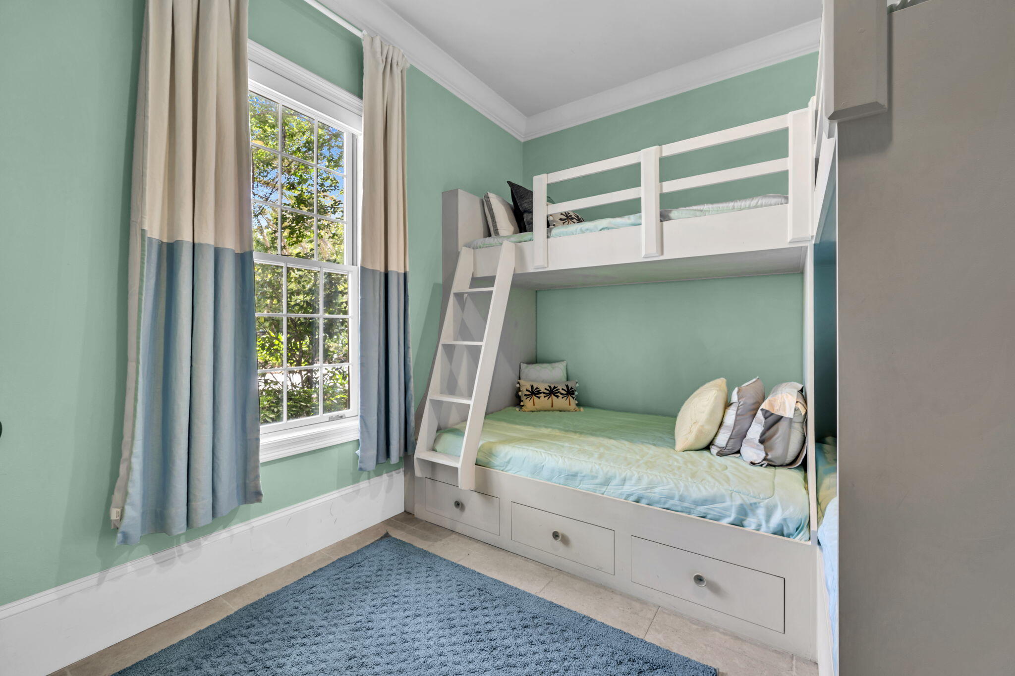 BURNT PINE - Residential