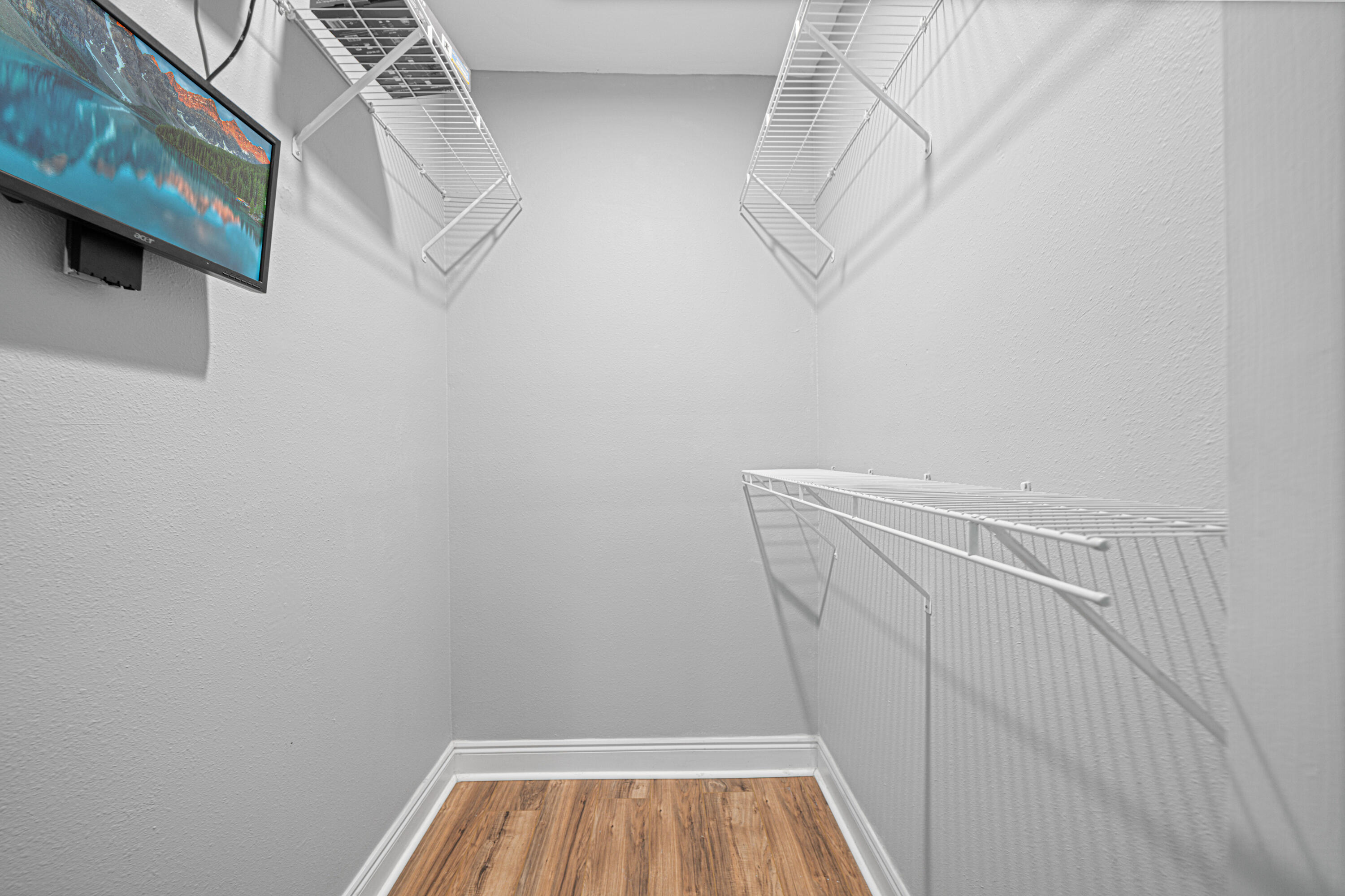 CREEKSIDE - Residential