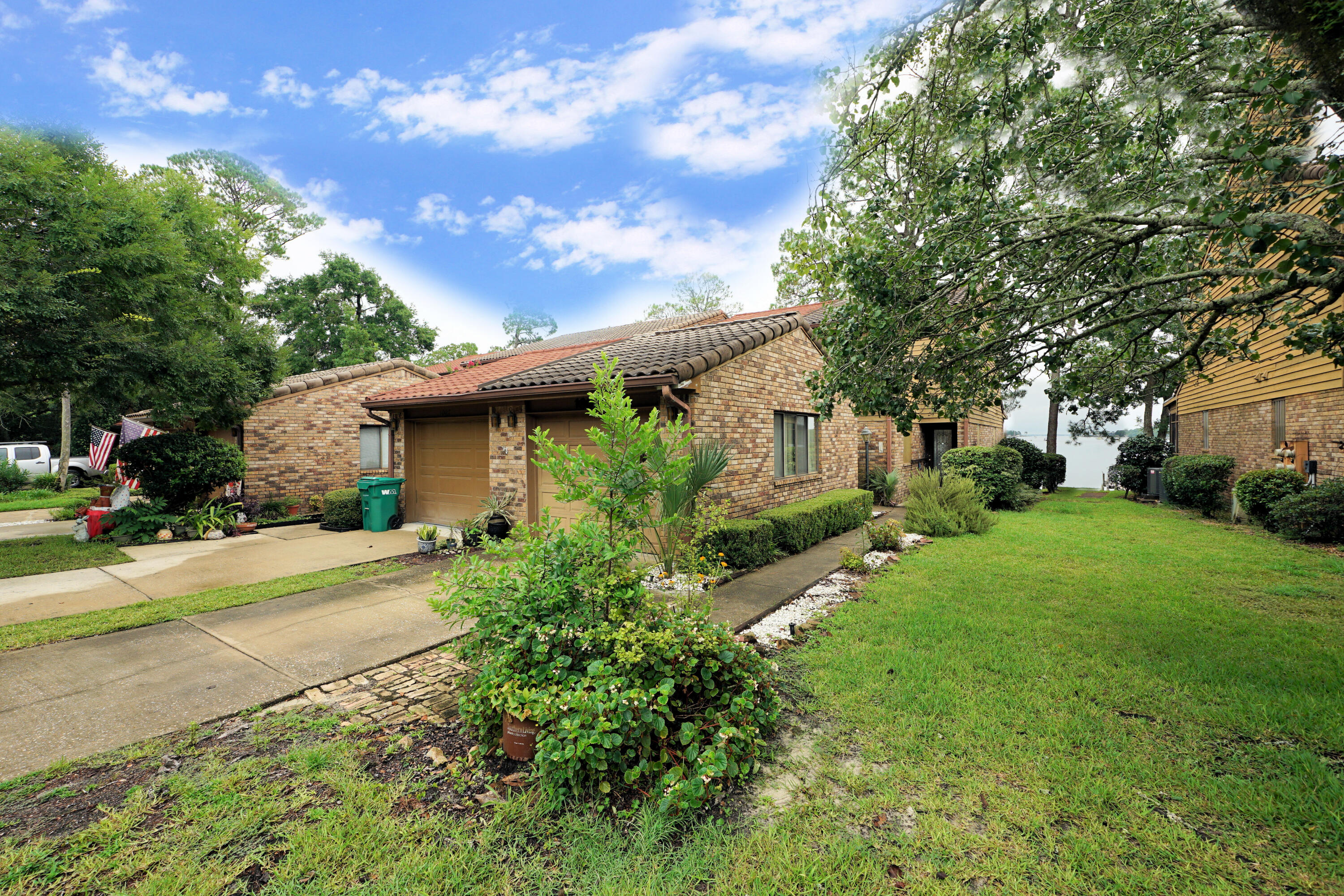 WATER OAKS 4 T/H - Residential