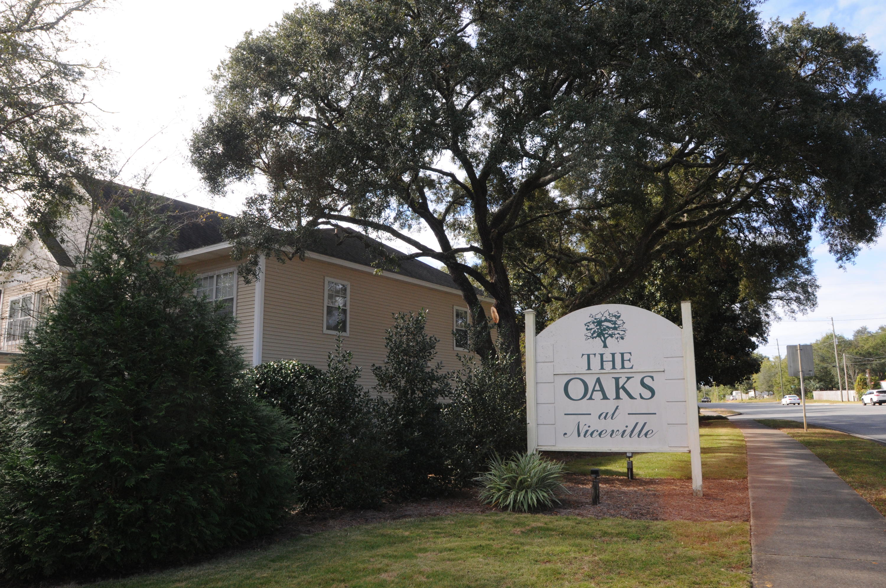 THE OAKS AT NICEVILLE - Residential