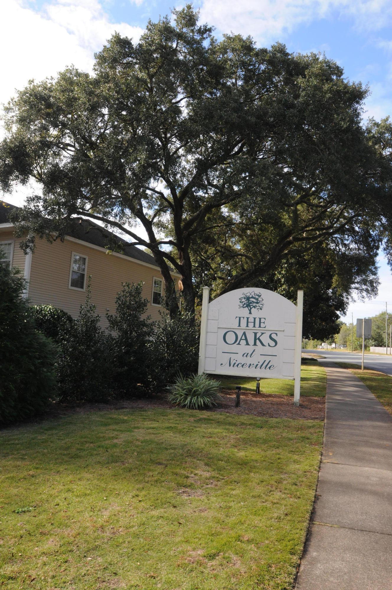 THE OAKS AT NICEVILLE - Residential