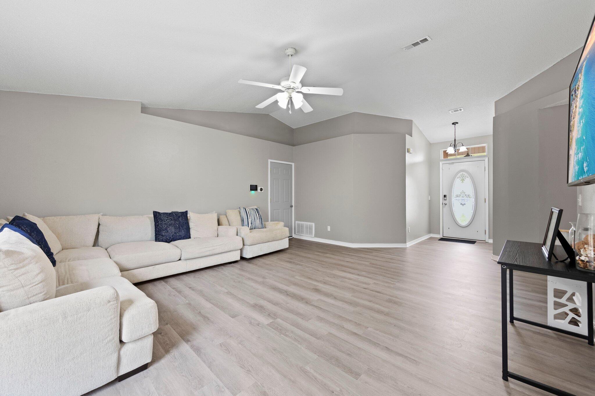 COUNTRYVIEW ESTATES 9TH ADDN - Residential Lease