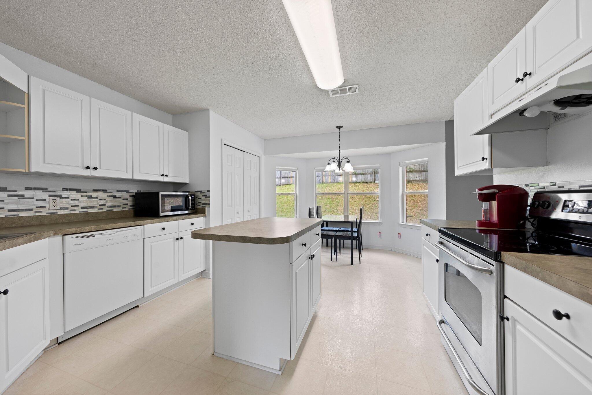 COUNTRYVIEW ESTATES 9TH ADDN - Residential Lease