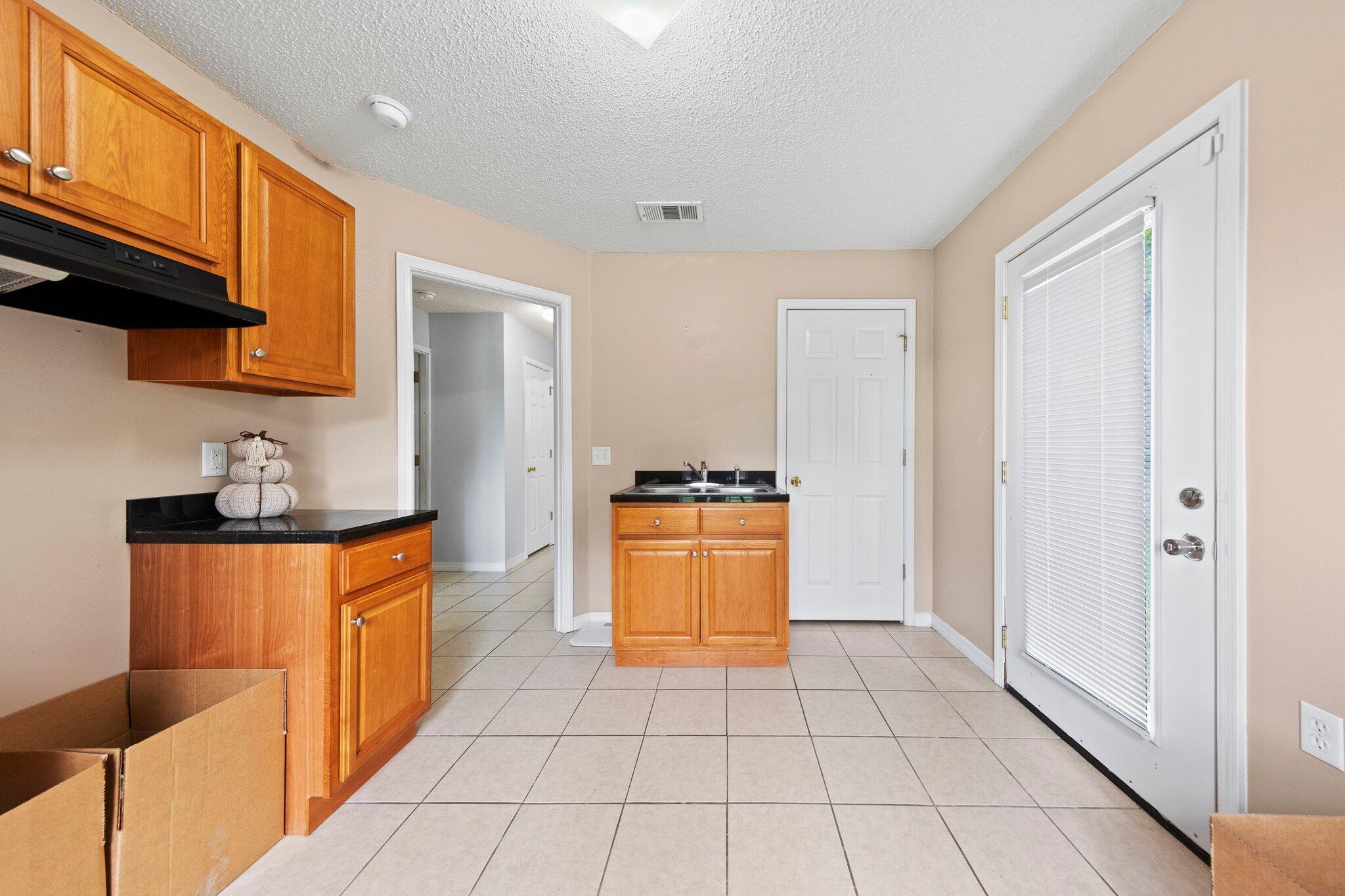 COUNTRYVIEW ESTATES 9TH ADDN - Residential Lease