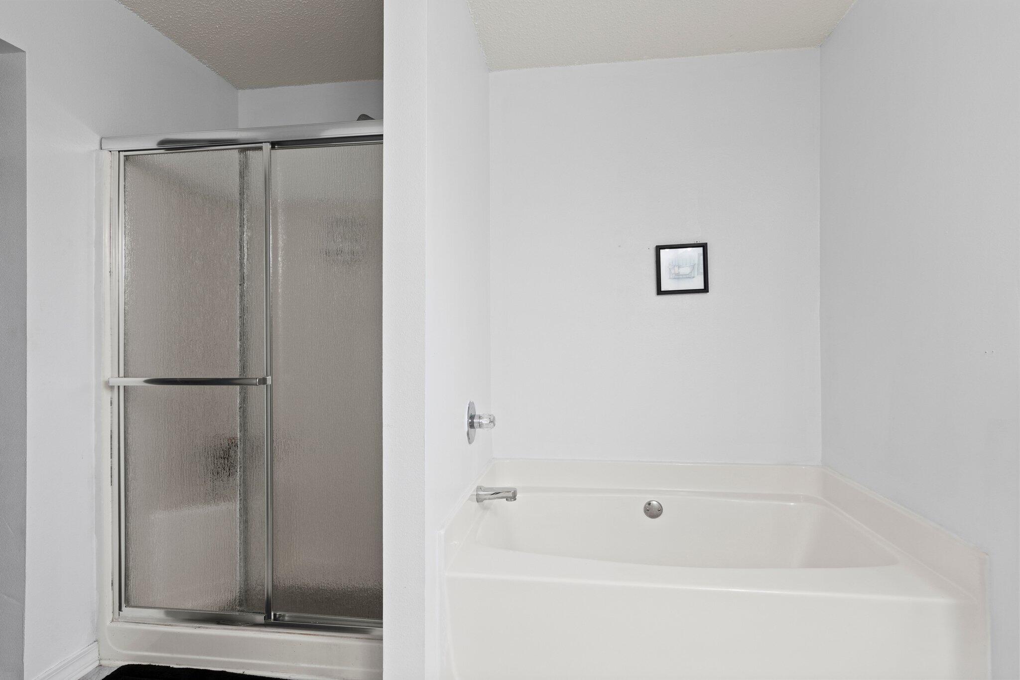 COUNTRYVIEW ESTATES 9TH ADDN - Residential Lease