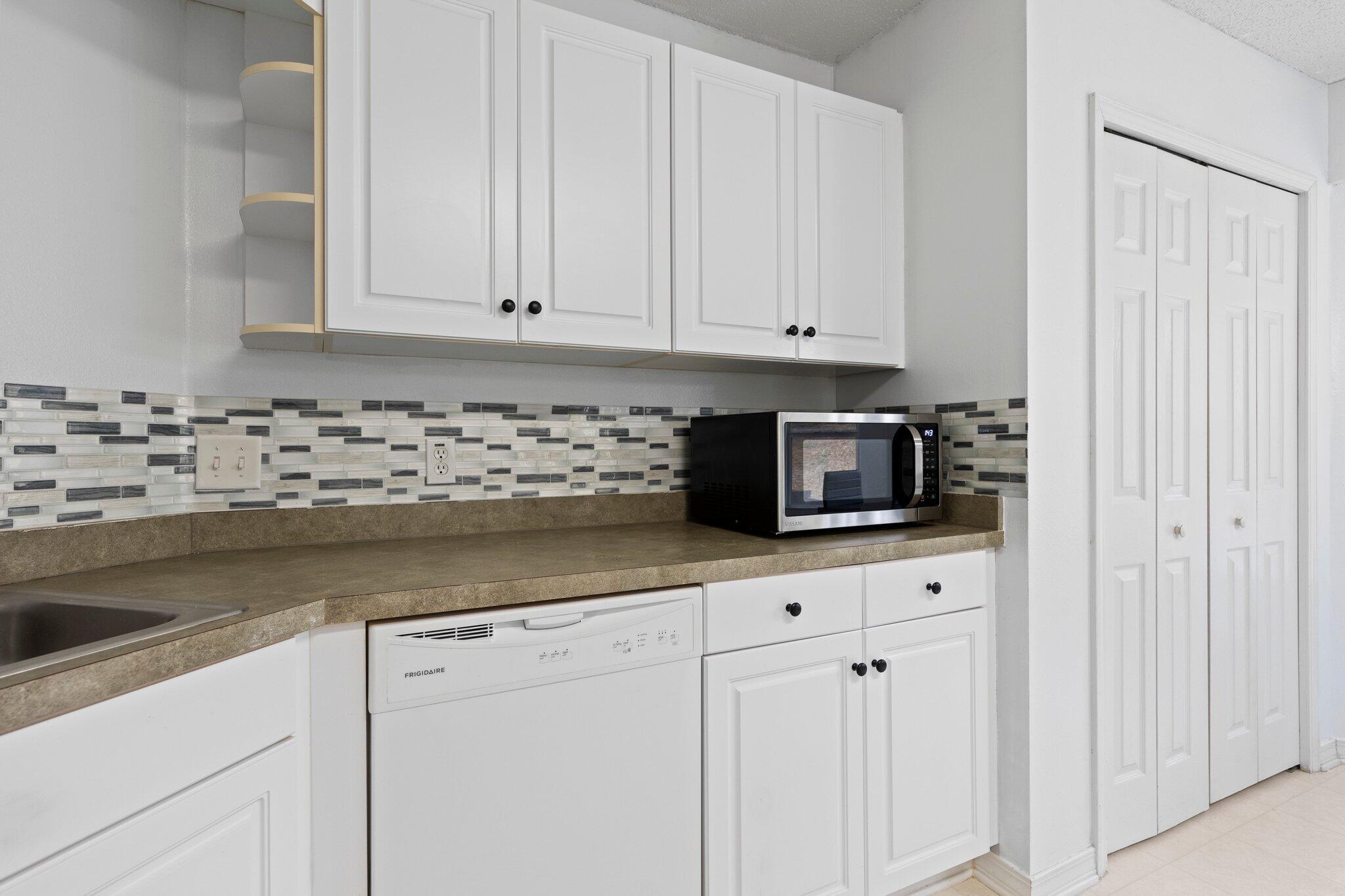 COUNTRYVIEW ESTATES 9TH ADDN - Residential Lease