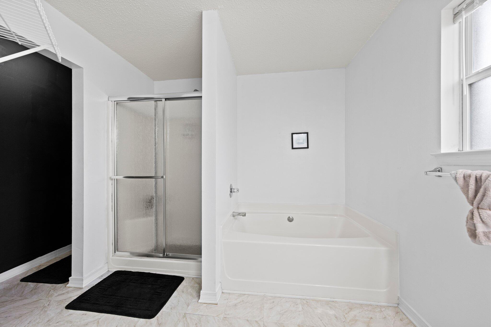 COUNTRYVIEW ESTATES 9TH ADDN - Residential Lease