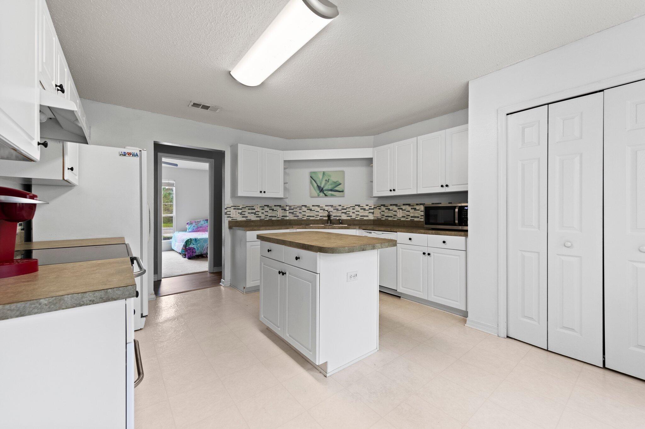 COUNTRYVIEW ESTATES 9TH ADDN - Residential Lease