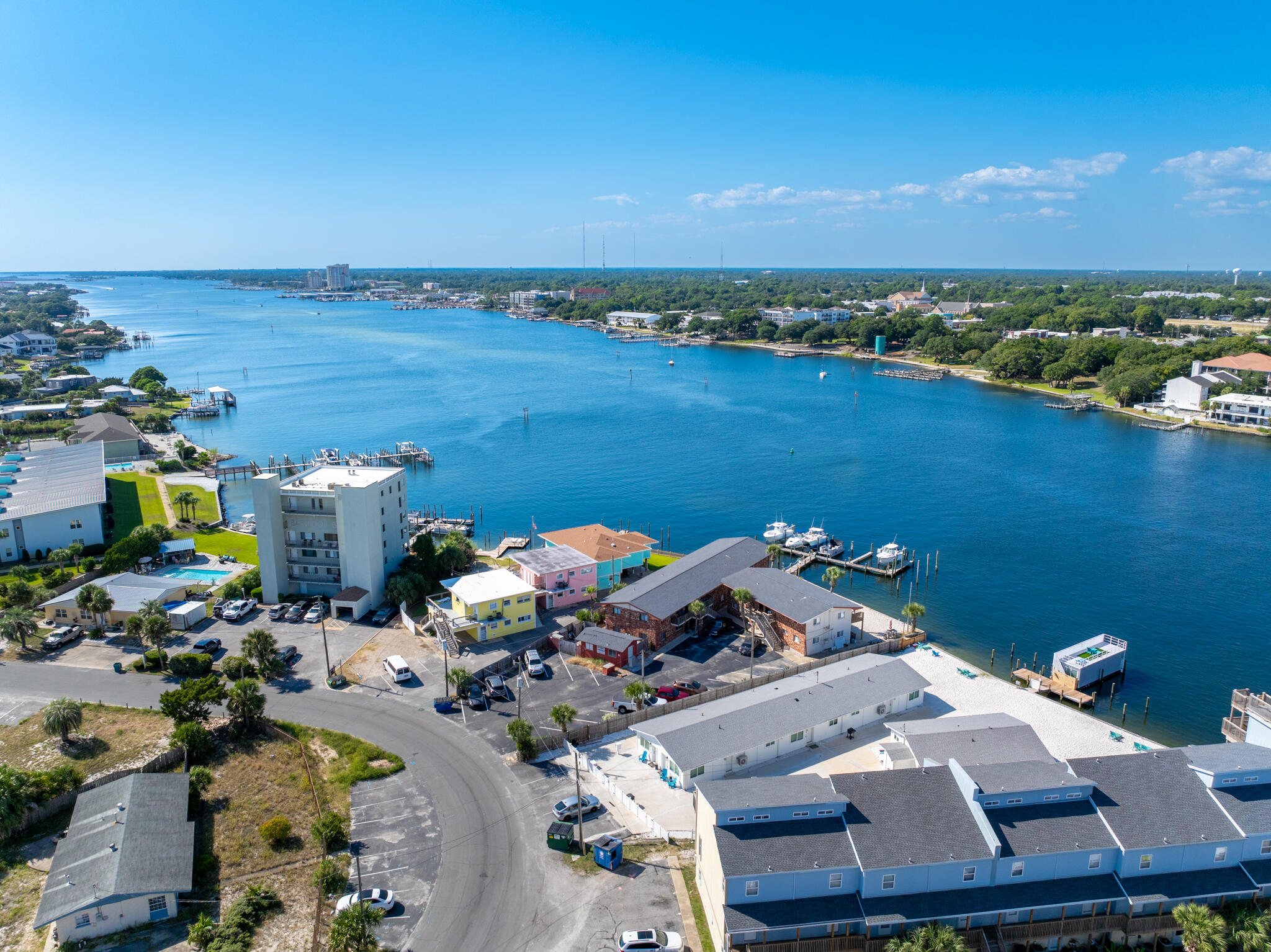 PALM COURT YACHT CLUB - Residential