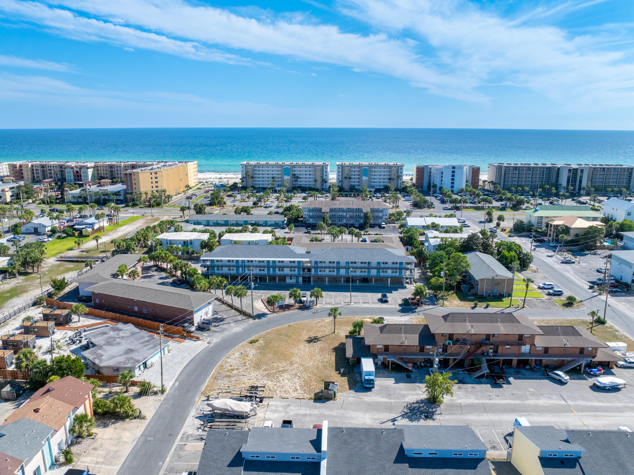 PALM COURT YACHT CLUB - Residential