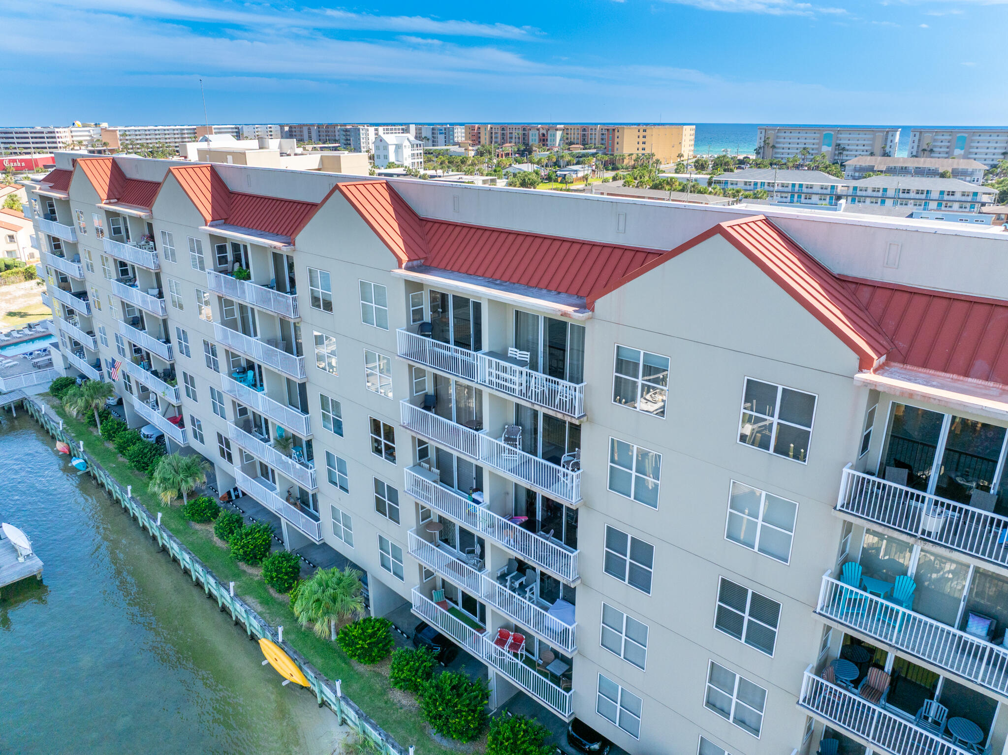 PALM COURT YACHT CLUB - Residential
