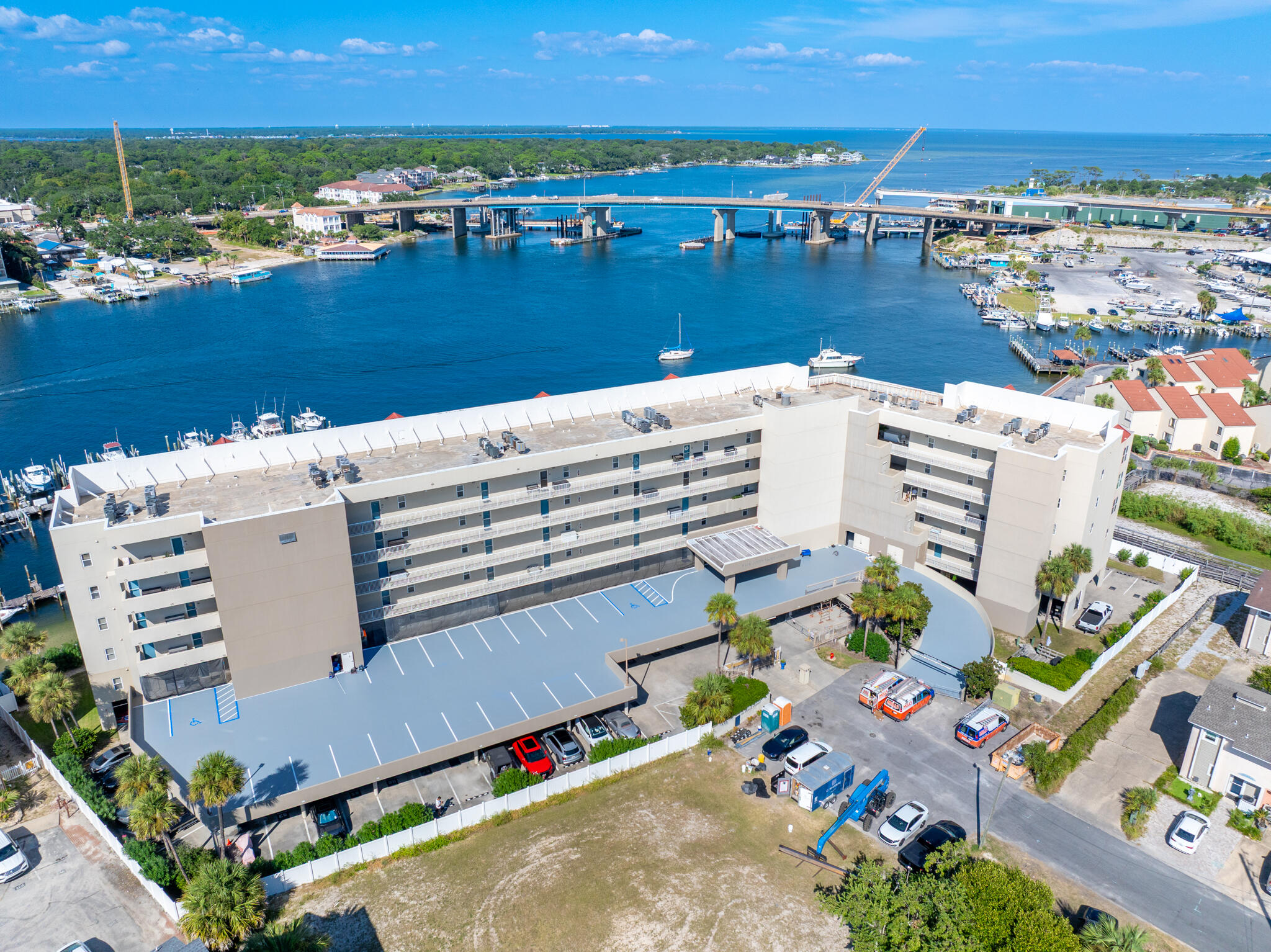 PALM COURT YACHT CLUB - Residential