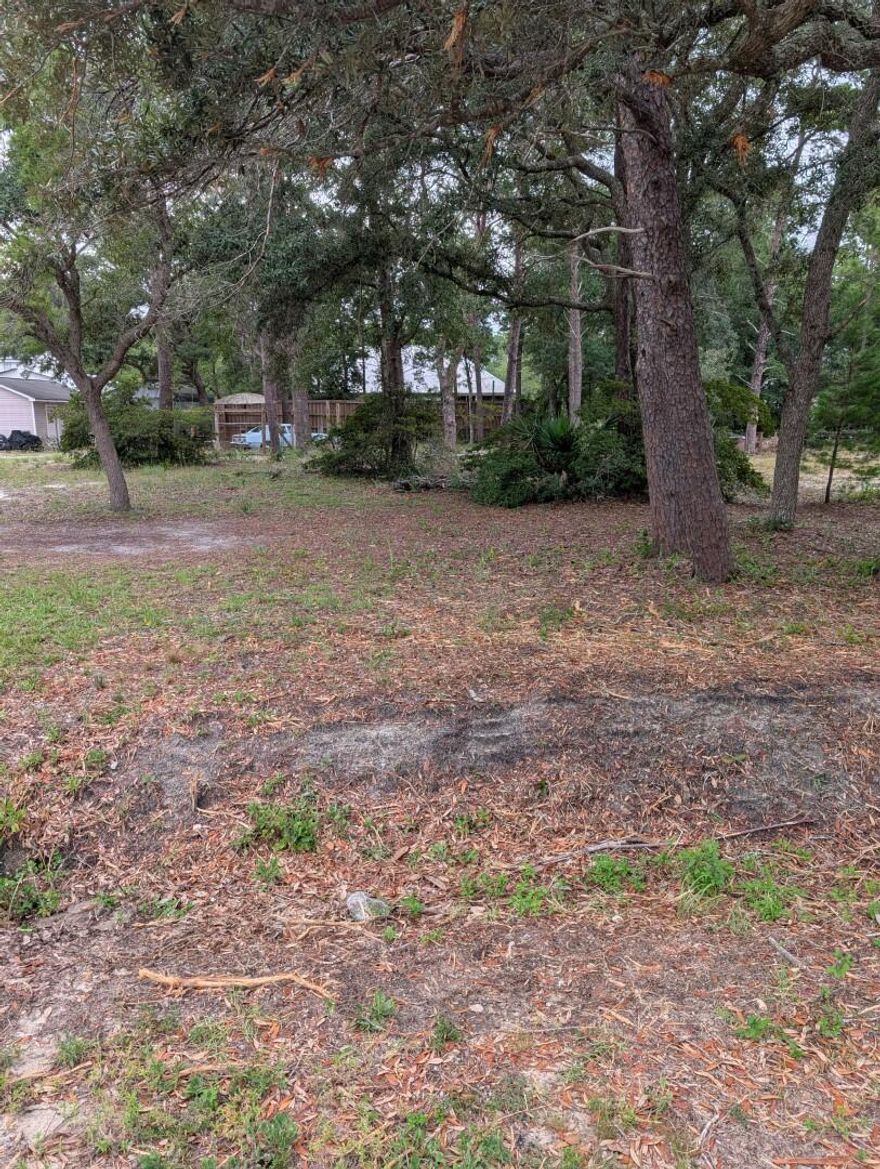 Motivated seller, bring all offers. Semi-cleared vacant lot, mature trees, utilities available, 2 blocks from the Bay and 8 miles to Gulf of America.