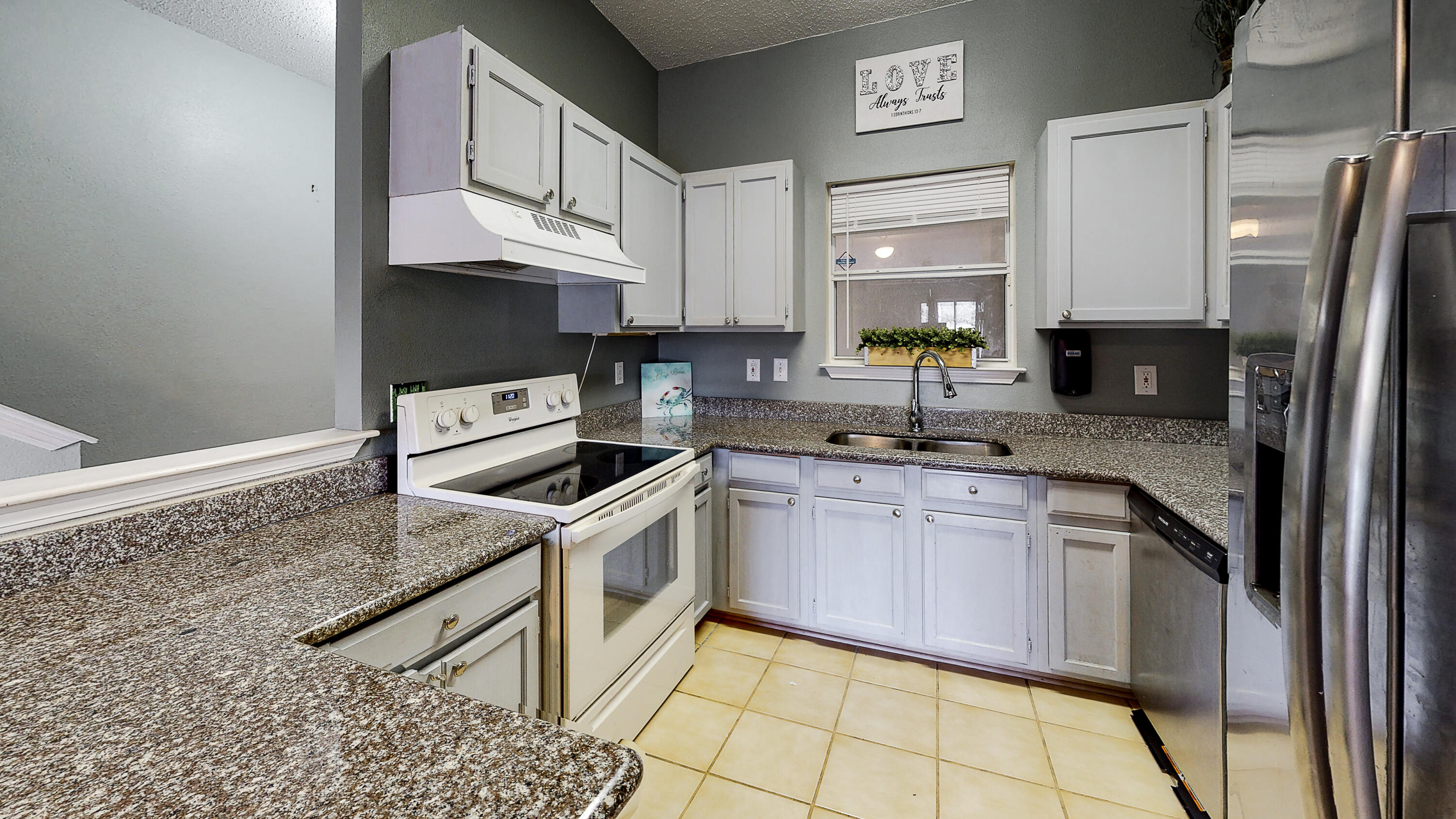 HIDDEN BAY VILLAGE - Residential