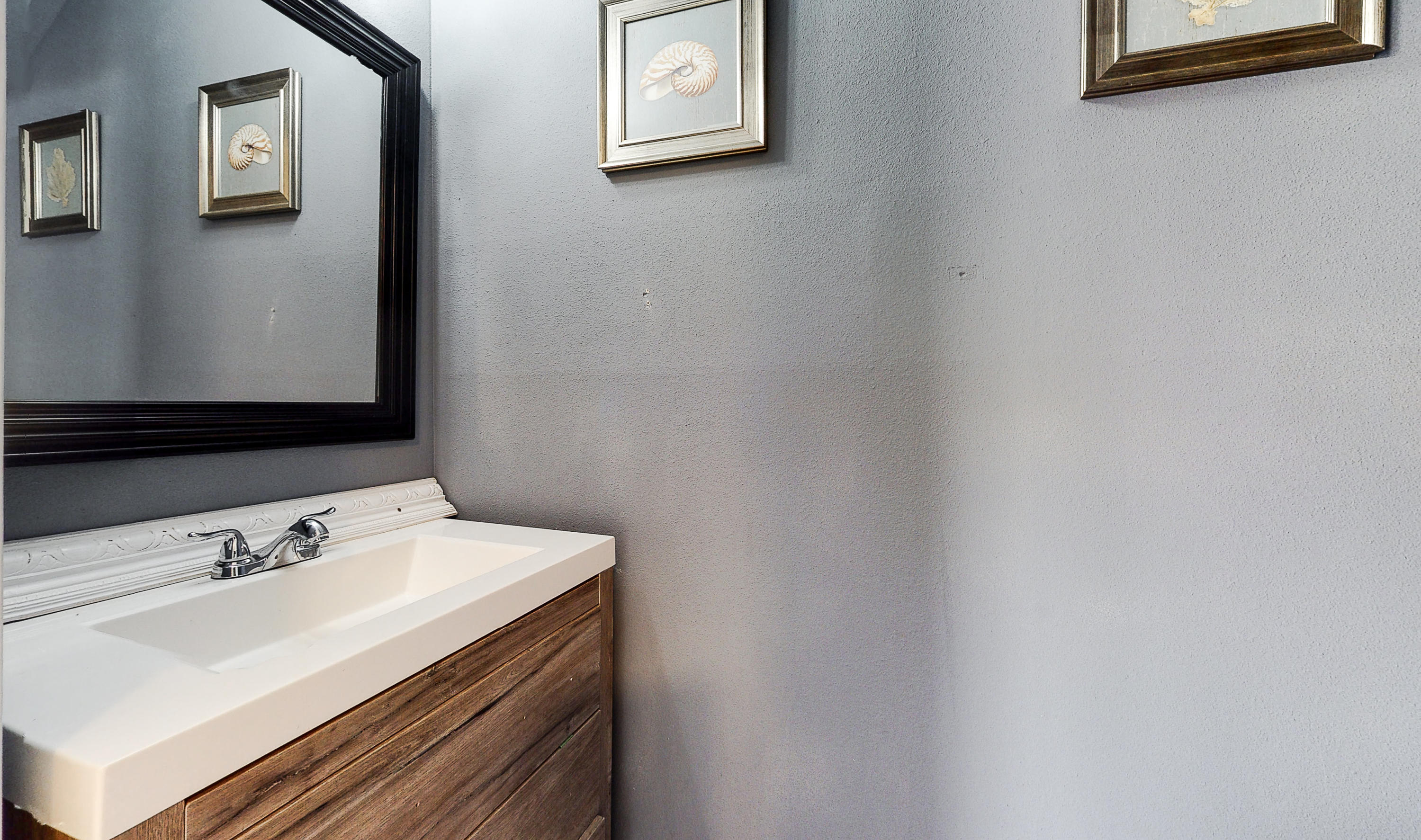 HIDDEN BAY VILLAGE - Residential