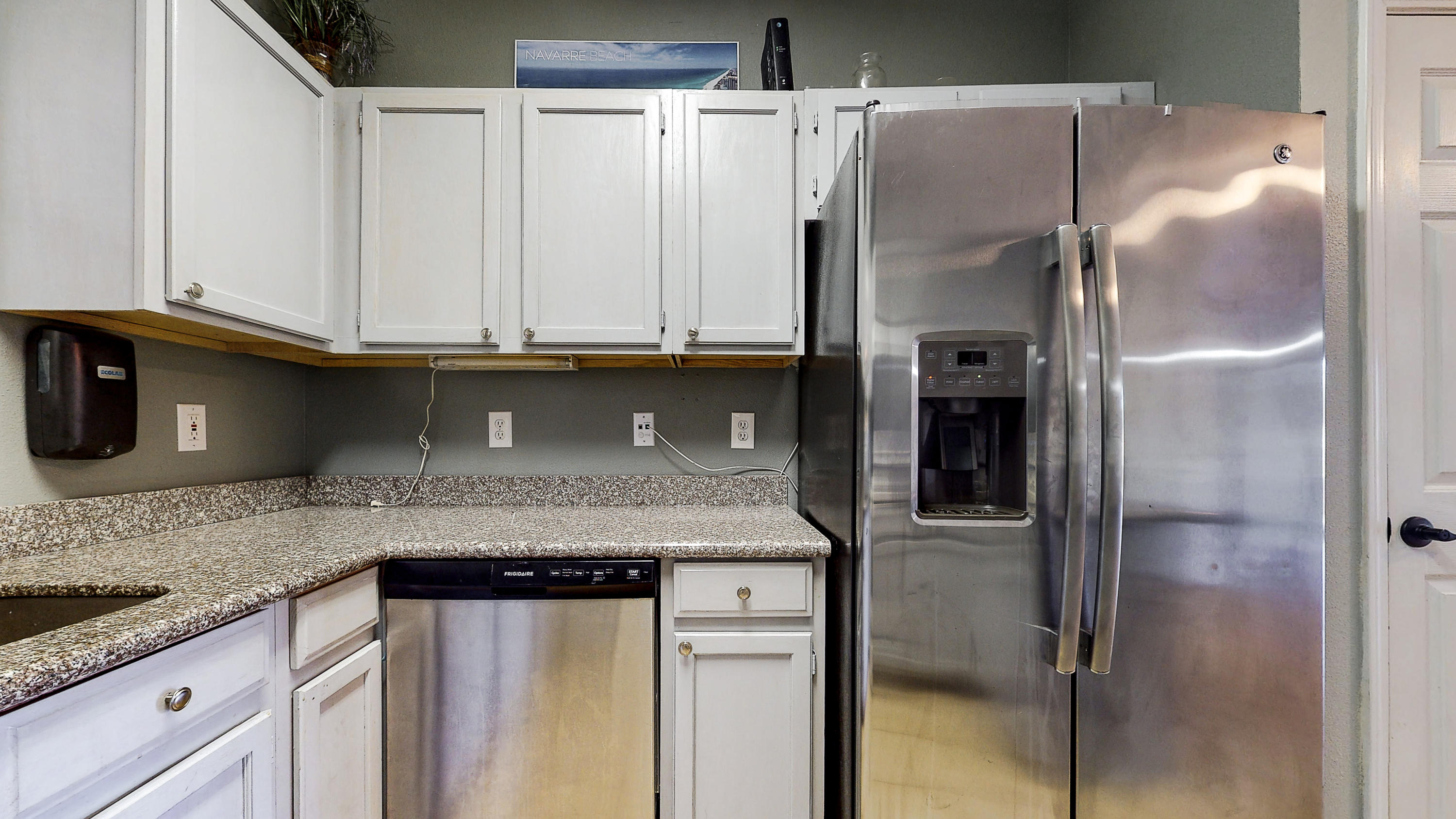 HIDDEN BAY VILLAGE - Residential