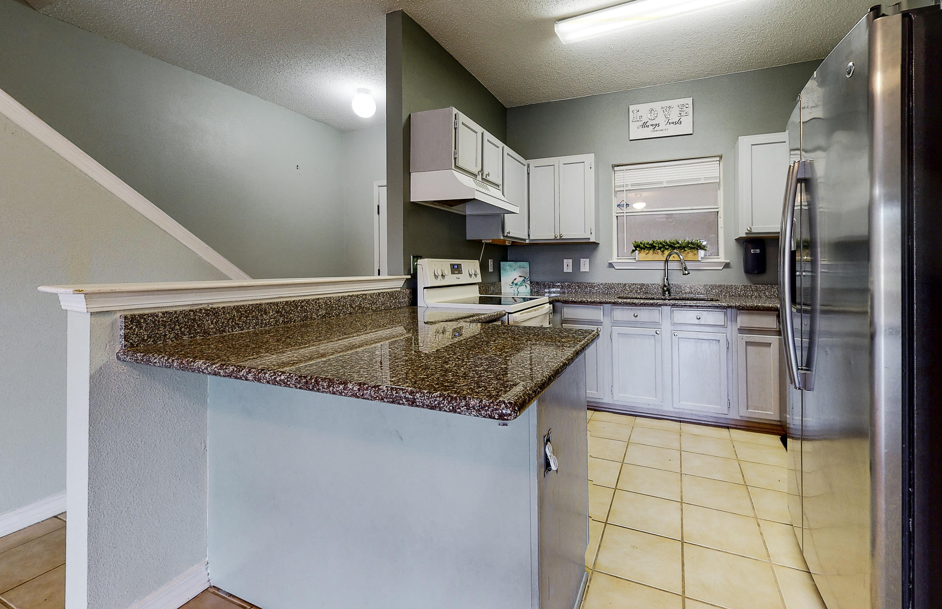 HIDDEN BAY VILLAGE - Residential