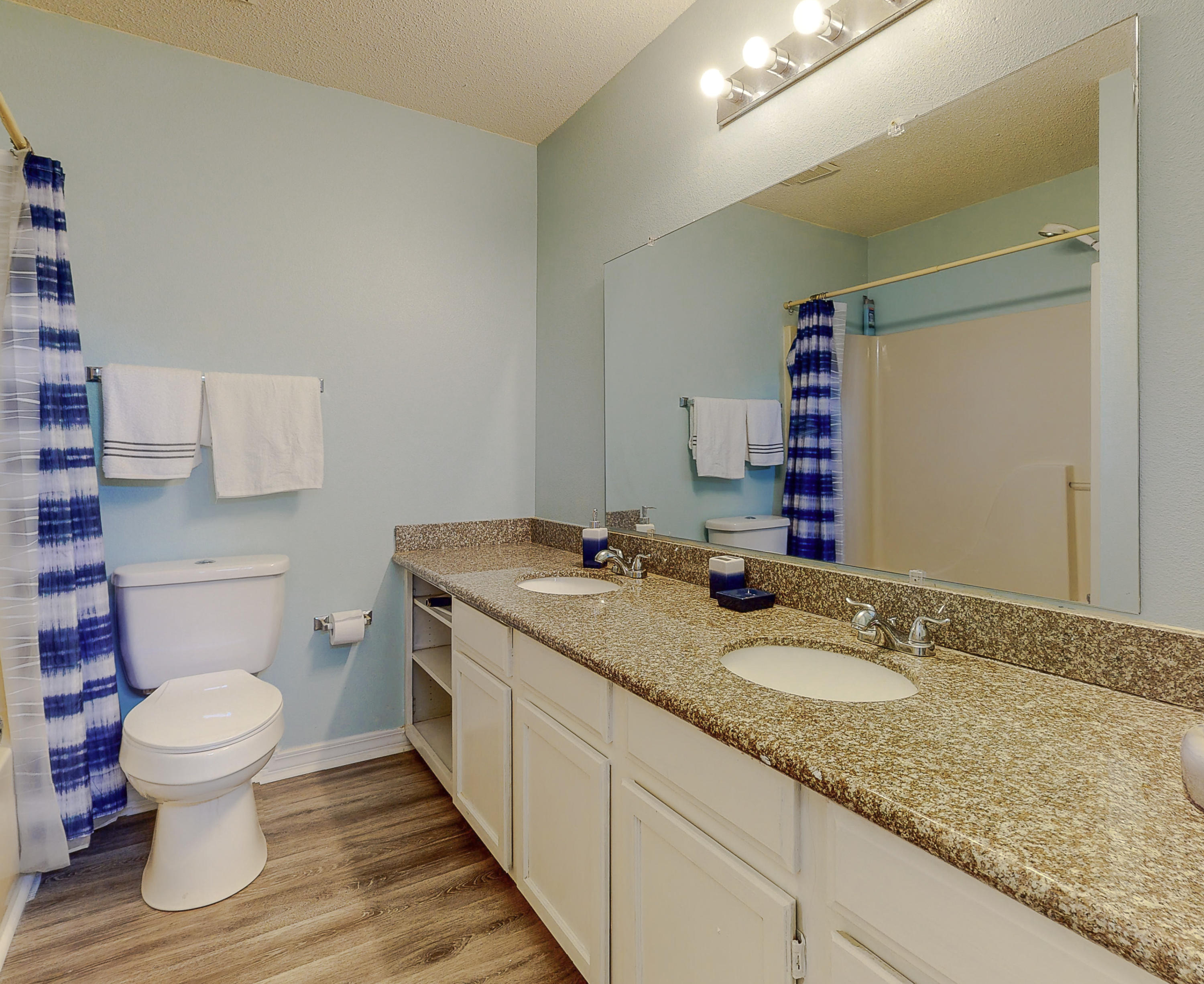 HIDDEN BAY VILLAGE - Residential