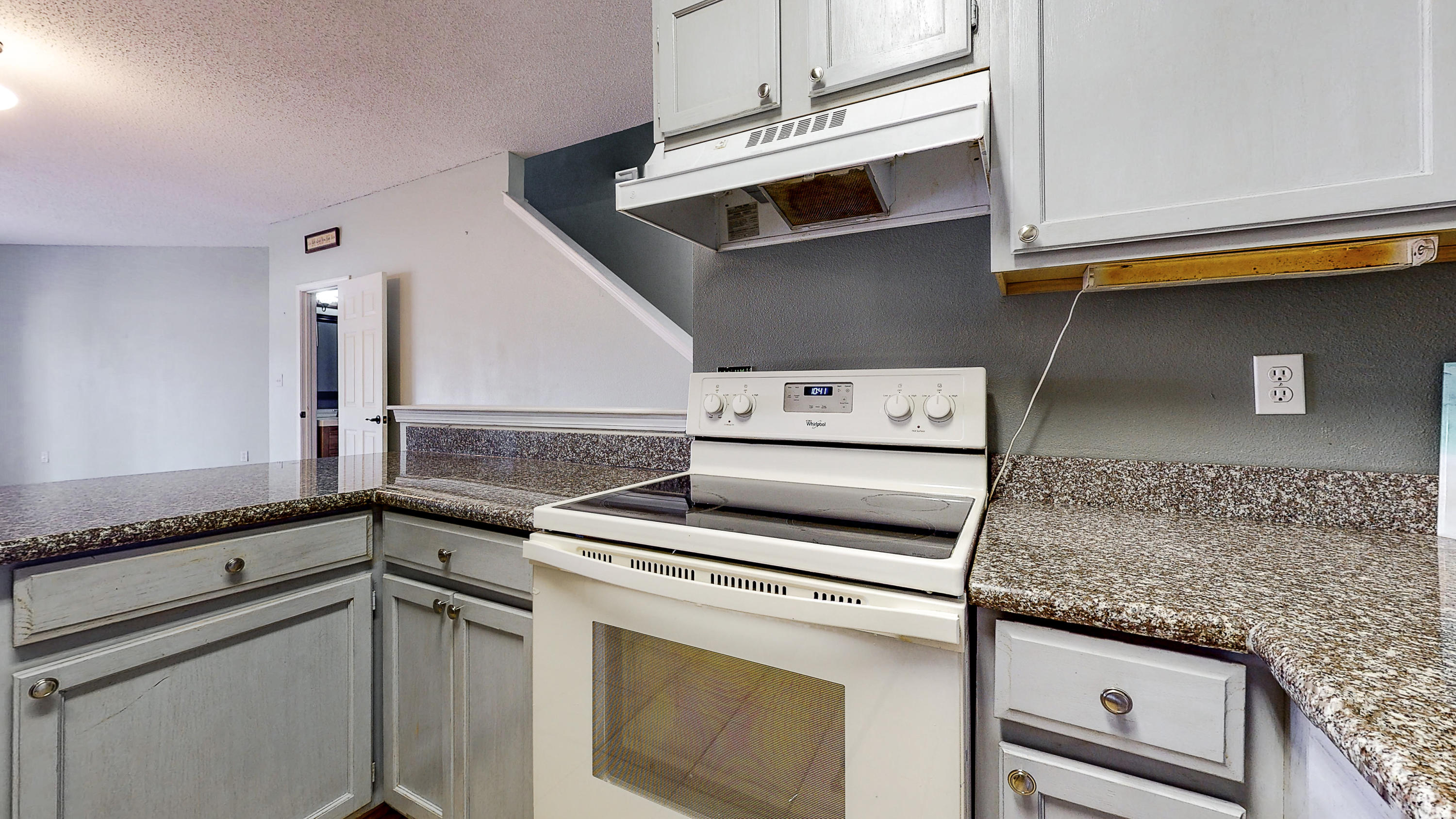 HIDDEN BAY VILLAGE - Residential