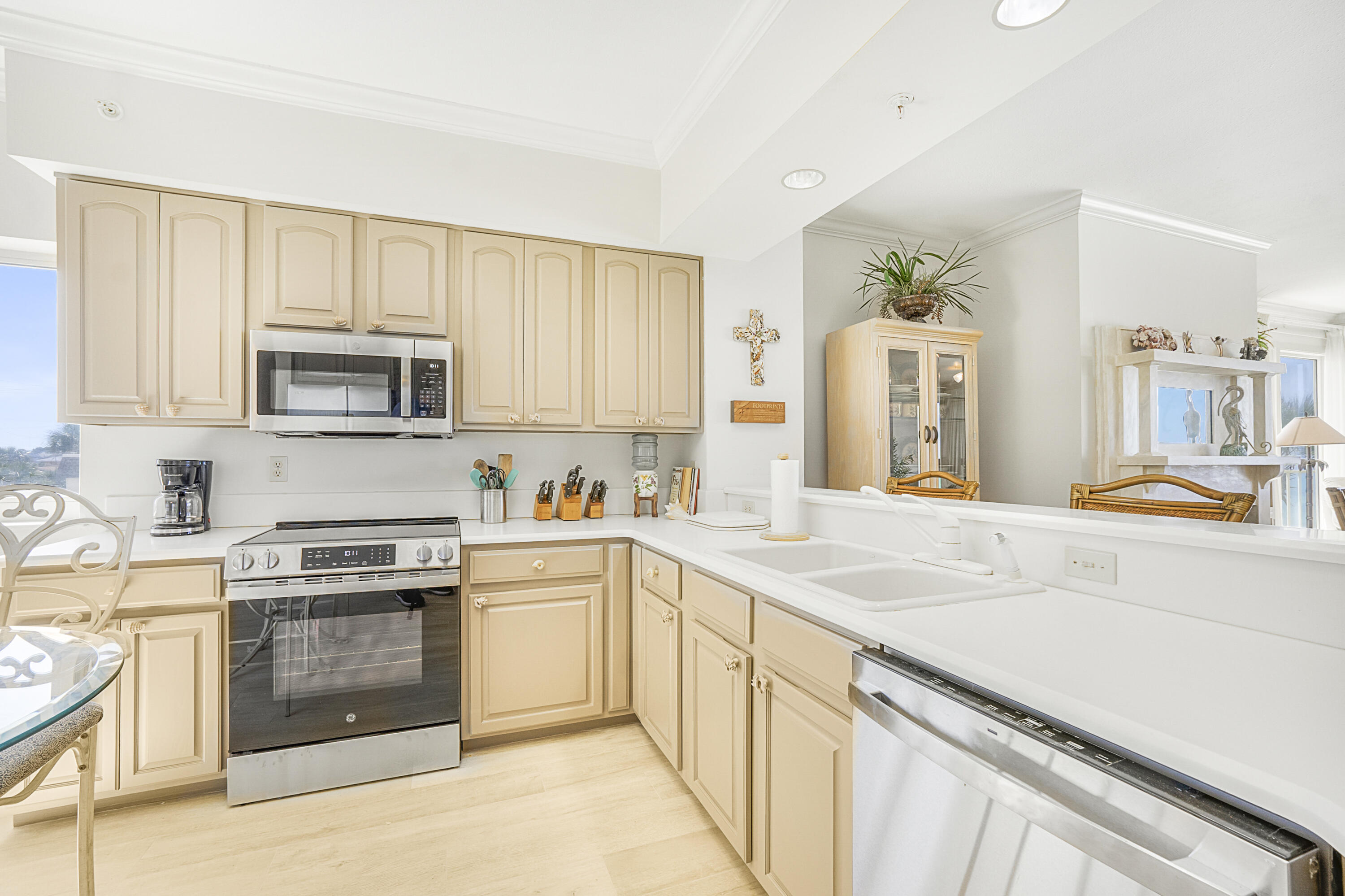 Grande Surf Club Condo - Residential
