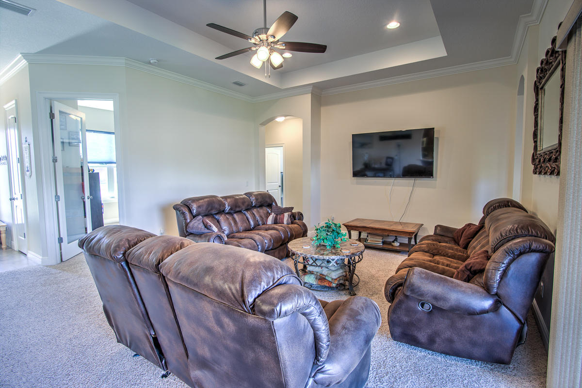 COLONY CLUB HARBOUR PH 1 - Residential