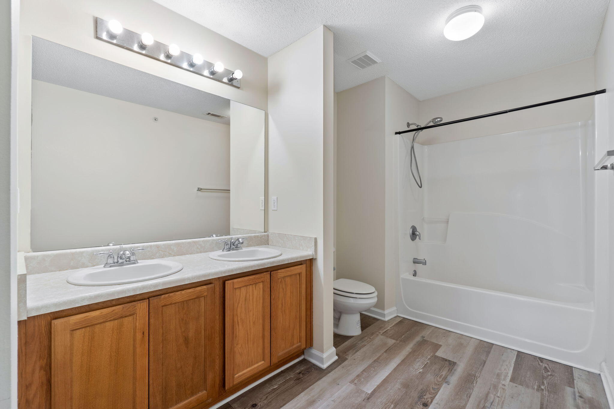 ROLLING PINES - Residential Lease