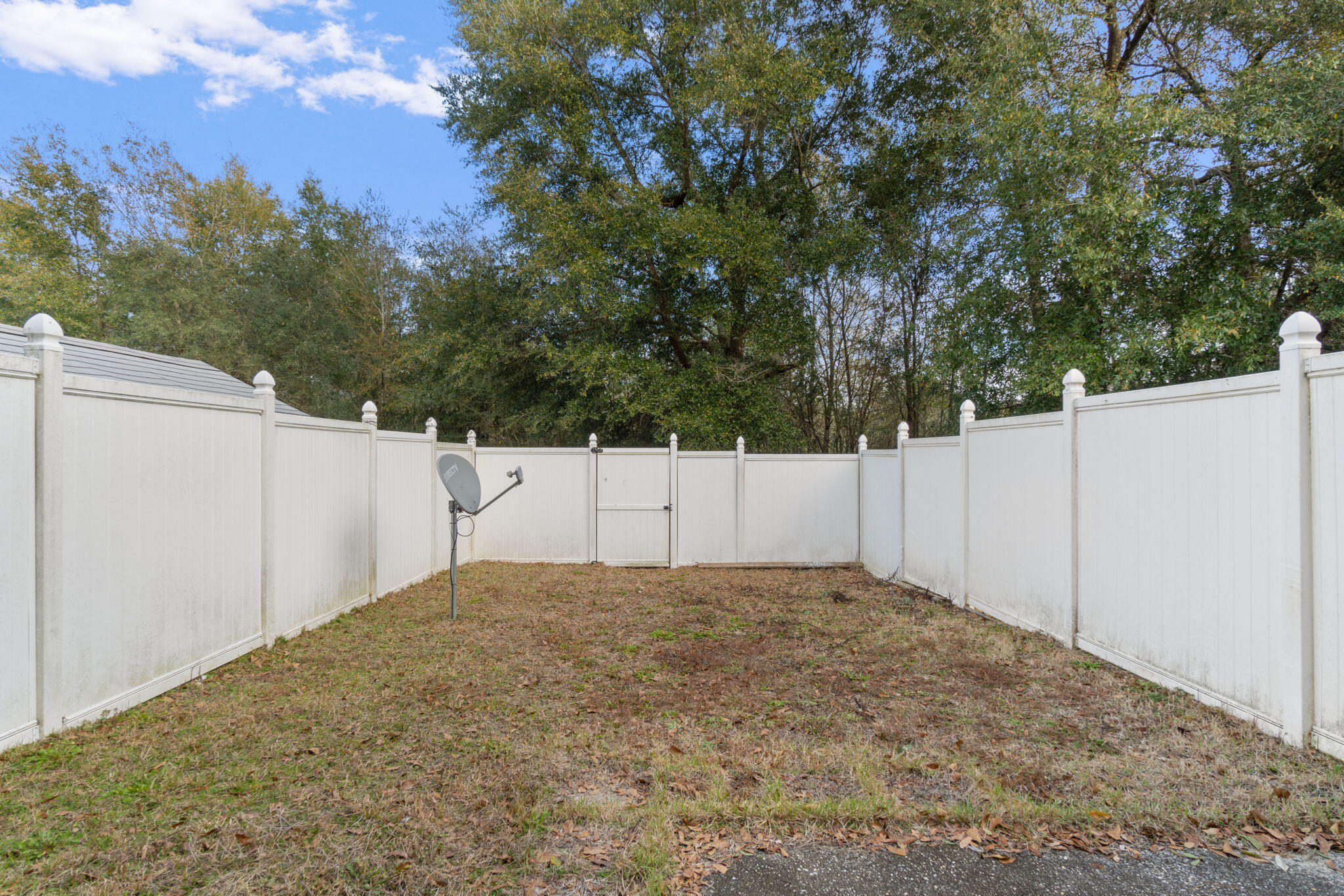 ROLLING PINES - Residential Lease