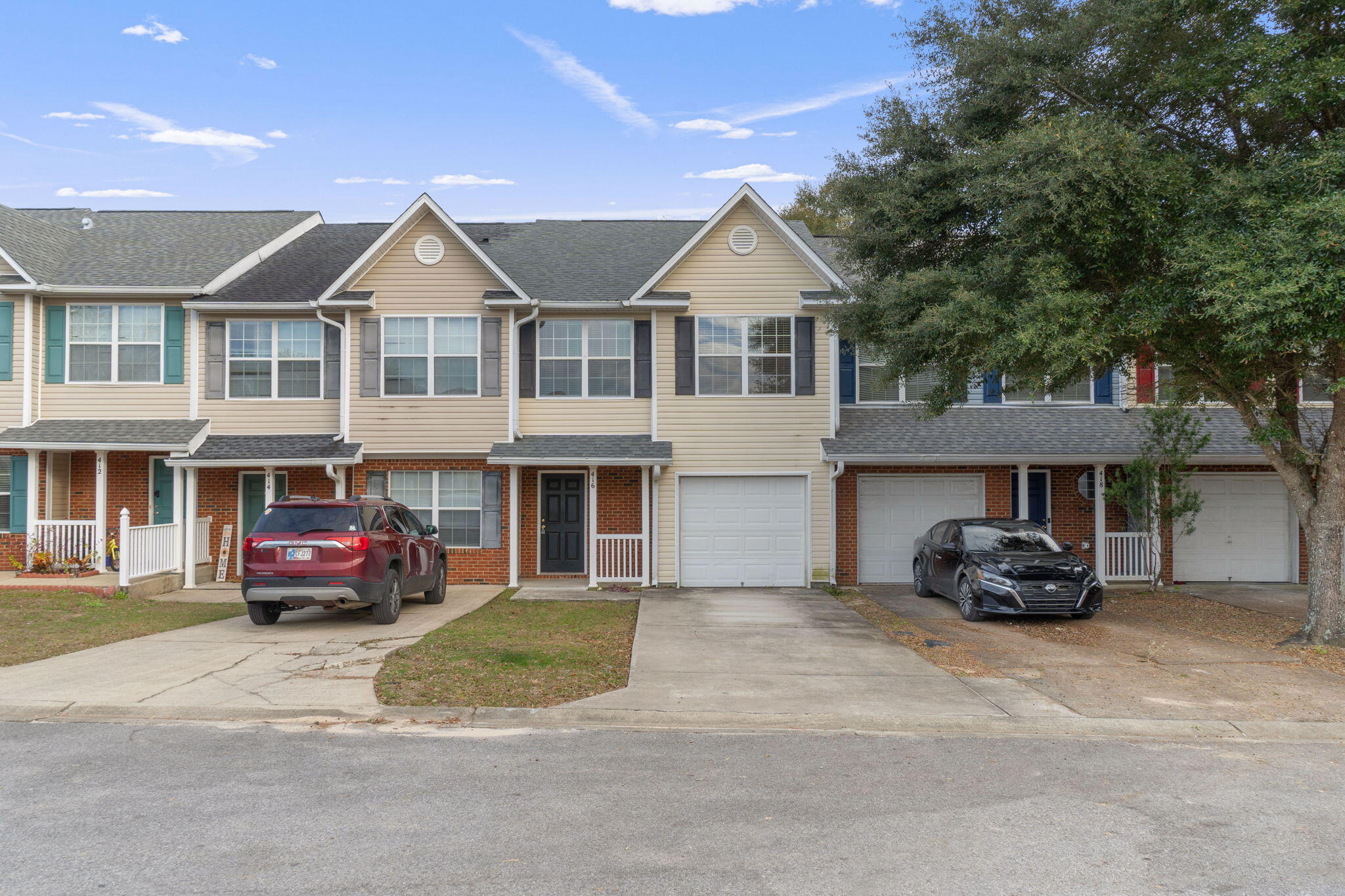 This 3 bedroom 2 bathroom unit is located in Southern Crestview, in a cul-de-sac.