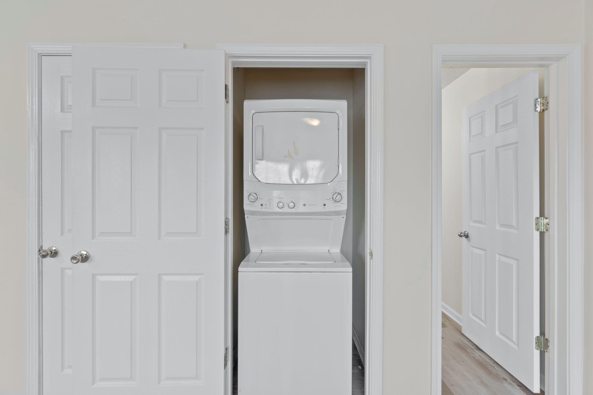 ROLLING PINES - Residential Lease