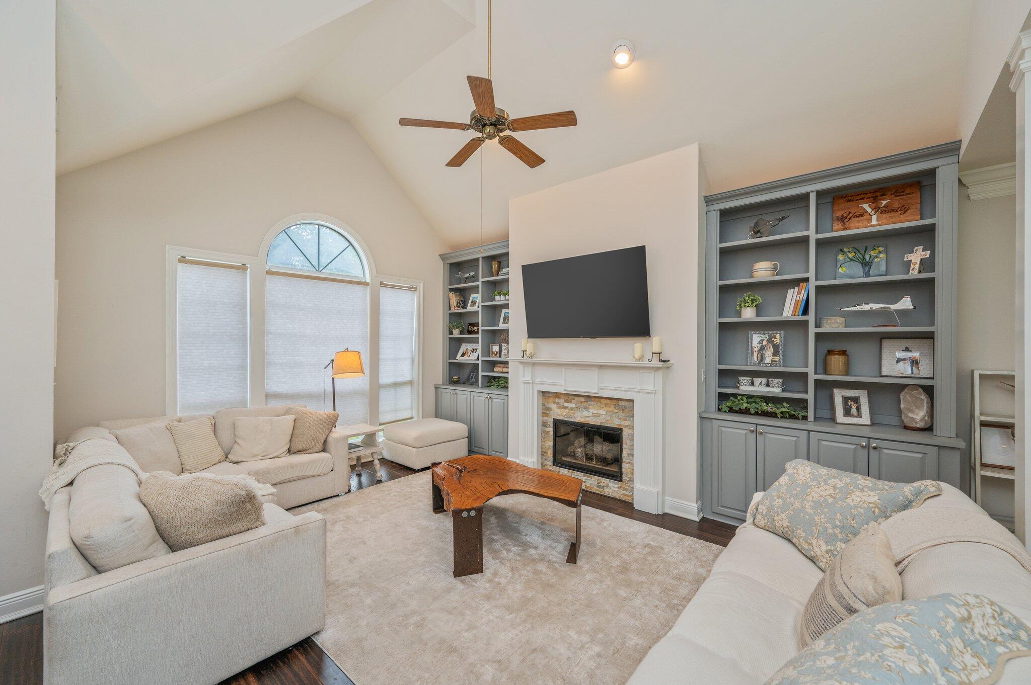 TURNBERRY PLACE - Residential
