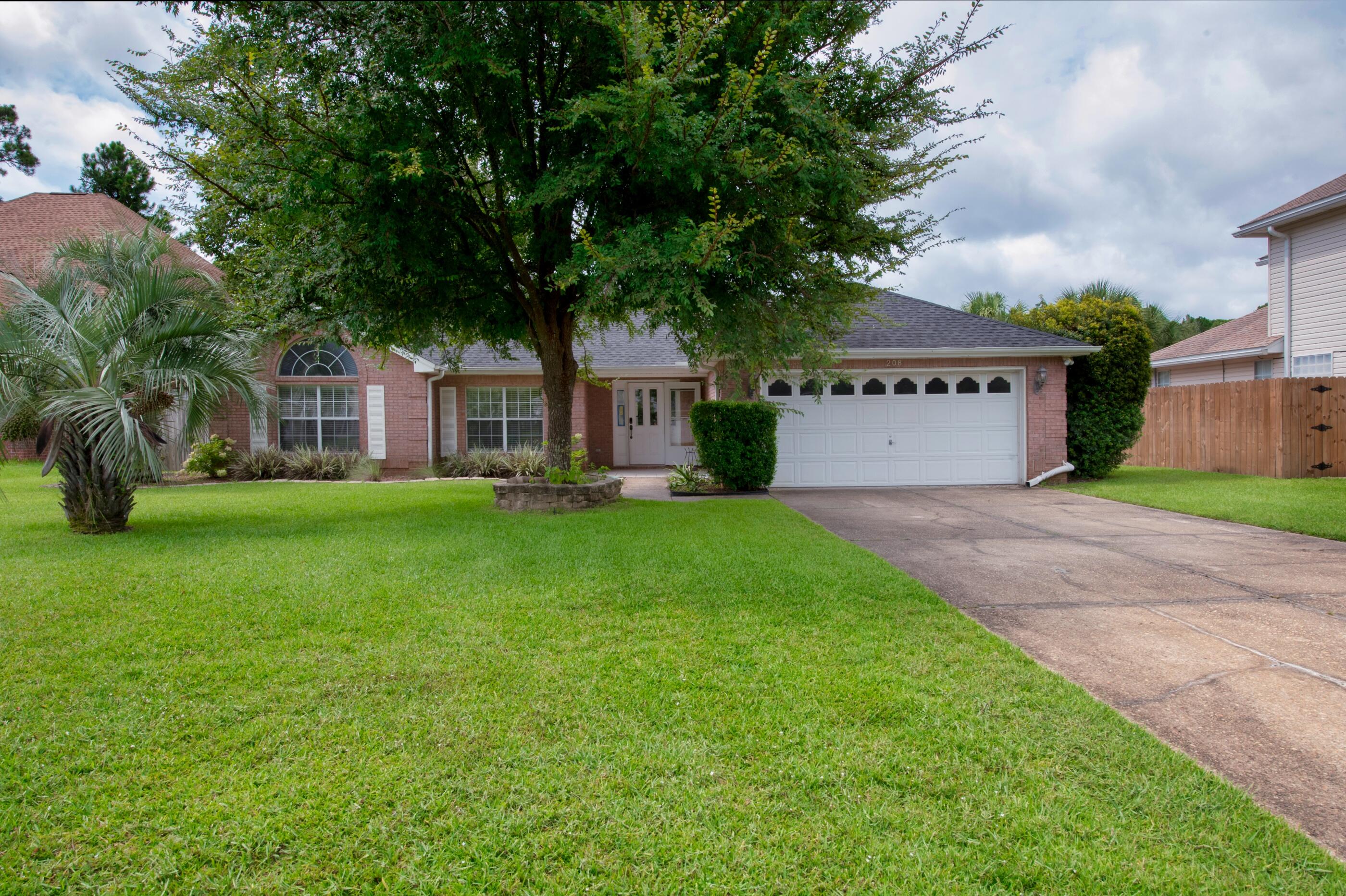 This home located in the Overbrook. The home features 4 bedrooms and 2 full baths. The spacious kitchen contains plenty of cabinet space, large breakfast bar and stainless steel appliances. The master suite features walk-in closets, double vanities and an oversized shower. The back yard is fully fenced and there is a private sun room off the back of the home. This home is not pet friendly.In addition to the security deposit, All American Realty charges a mandatory cleaning fee and a mandatory floor cleaning fee as part of our rental process. This measure is taken to ensure the continual maintenance of our exceptional rent-ready standards, contributing to a welcoming and high-quality living experience for all. These fees are charged based on square footage and number of rooms.